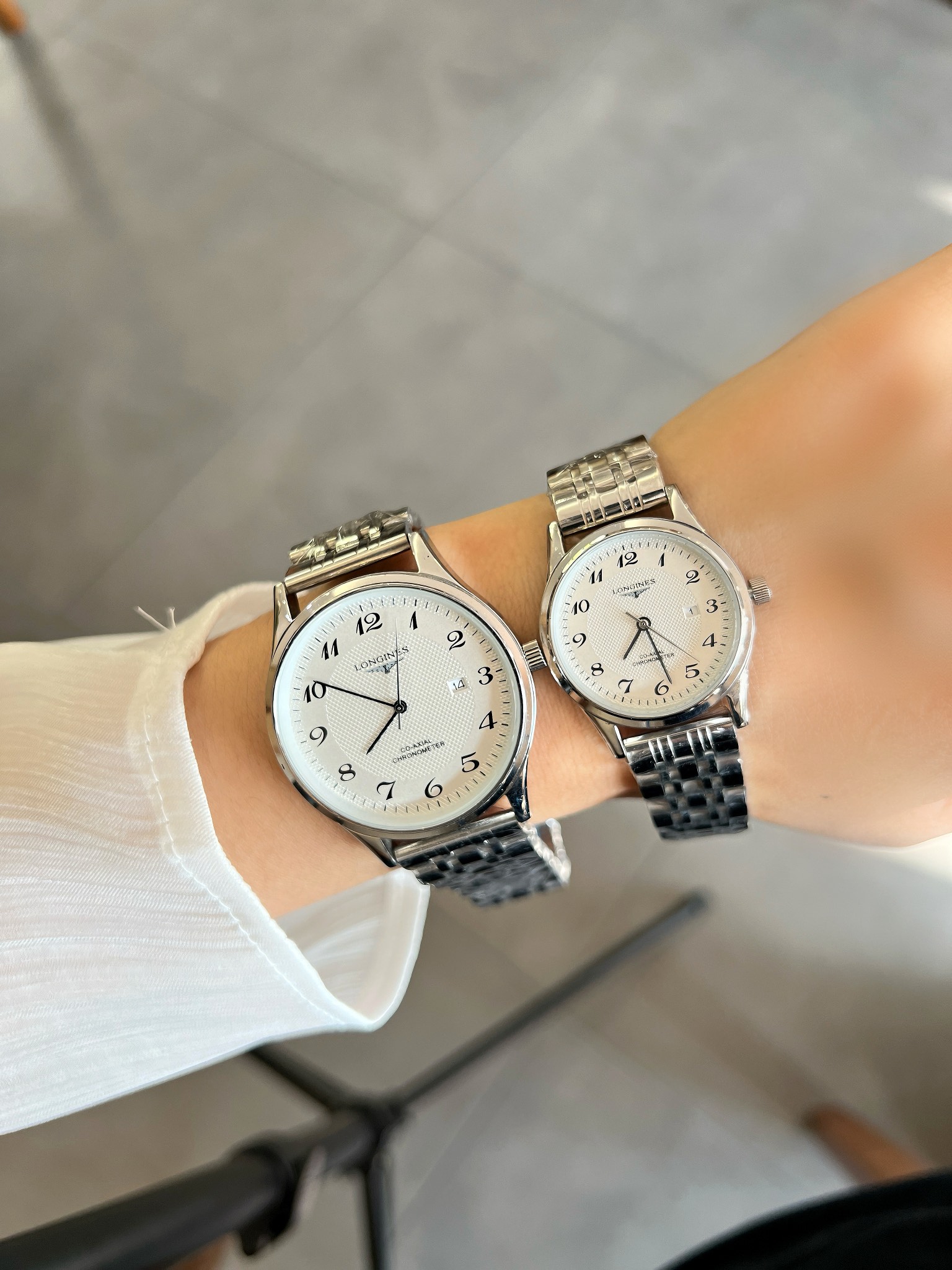 白190-金210 钢带+20 。浪琴-LONGINES‼️精品情侣对表🌹🌹🌹携手而来，简约精致，品质精湛，热卖全城。采用进口石英机芯，顶级316精钢表壳，进口小牛皮表带，矿物质超强镜面，男款尺寸40*10，女款尺寸 30*10🔥顶级出品 精品不断🔥
