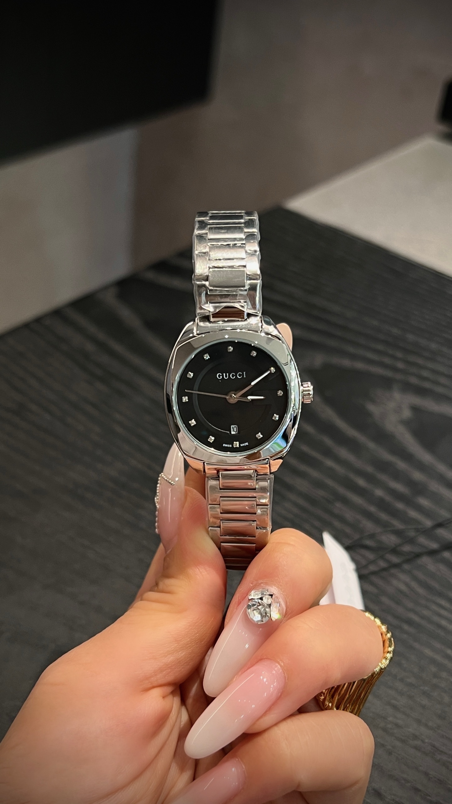 White shell 260 gold p644 Monuments Gucci Gucci GG2570 YA142504 wristwatch stone machine, size 28mm. Delivery - 图片 3