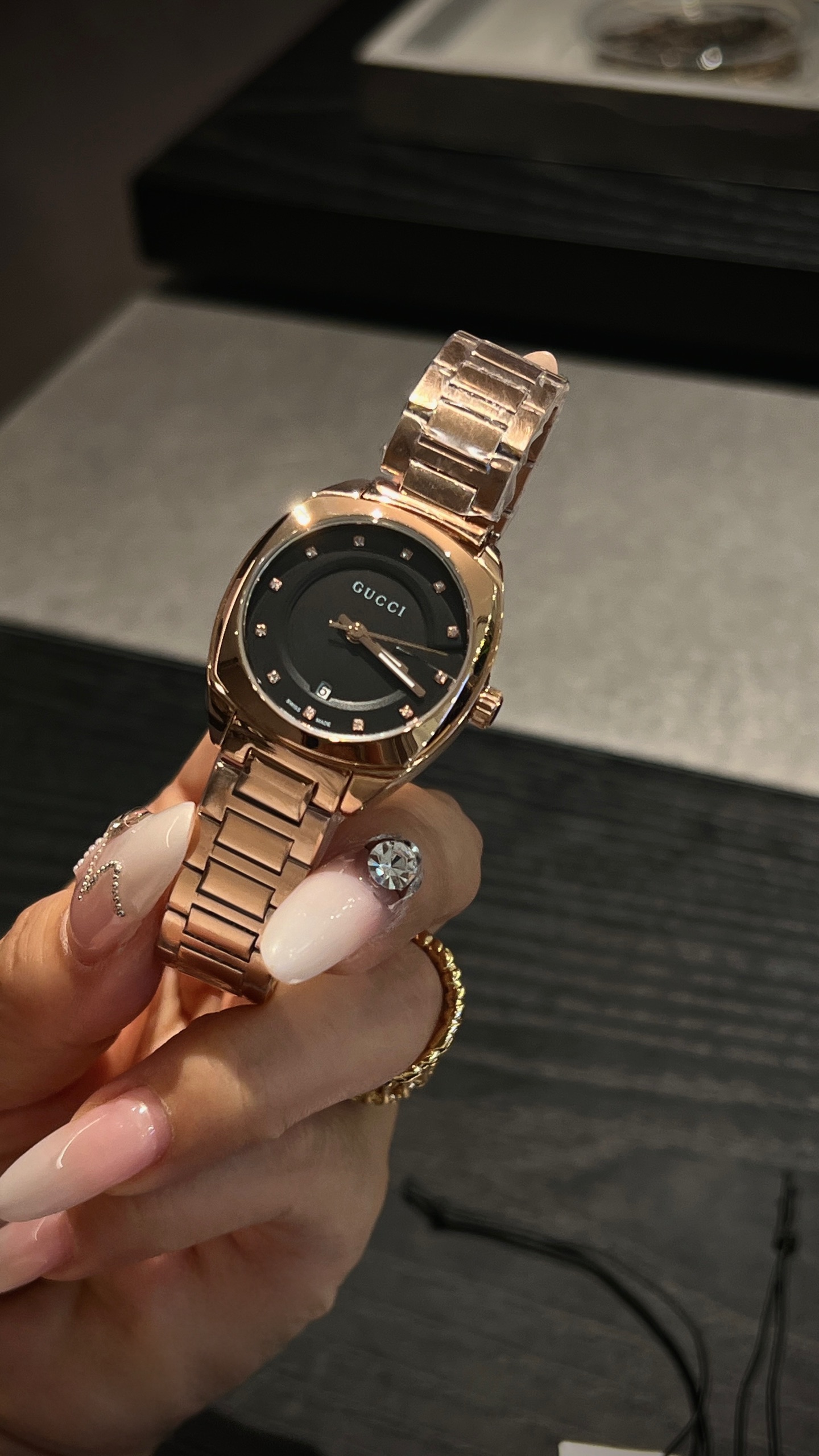 White shell 260 gold p644 Monuments Gucci Gucci GG2570 YA142504 wristwatch stone machine, size 28mm. Delivery - 图片 4