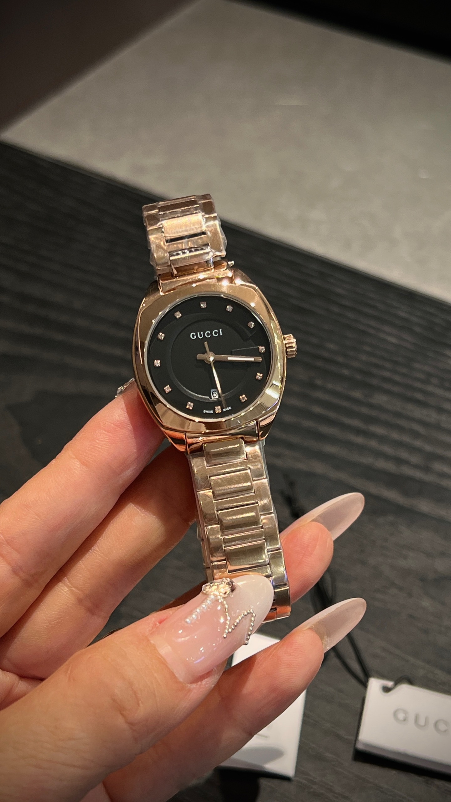 White shell 260 gold p644 Monuments Gucci Gucci GG2570 YA142504 wristwatch stone machine, size 28mm. Delivery - 图片 1