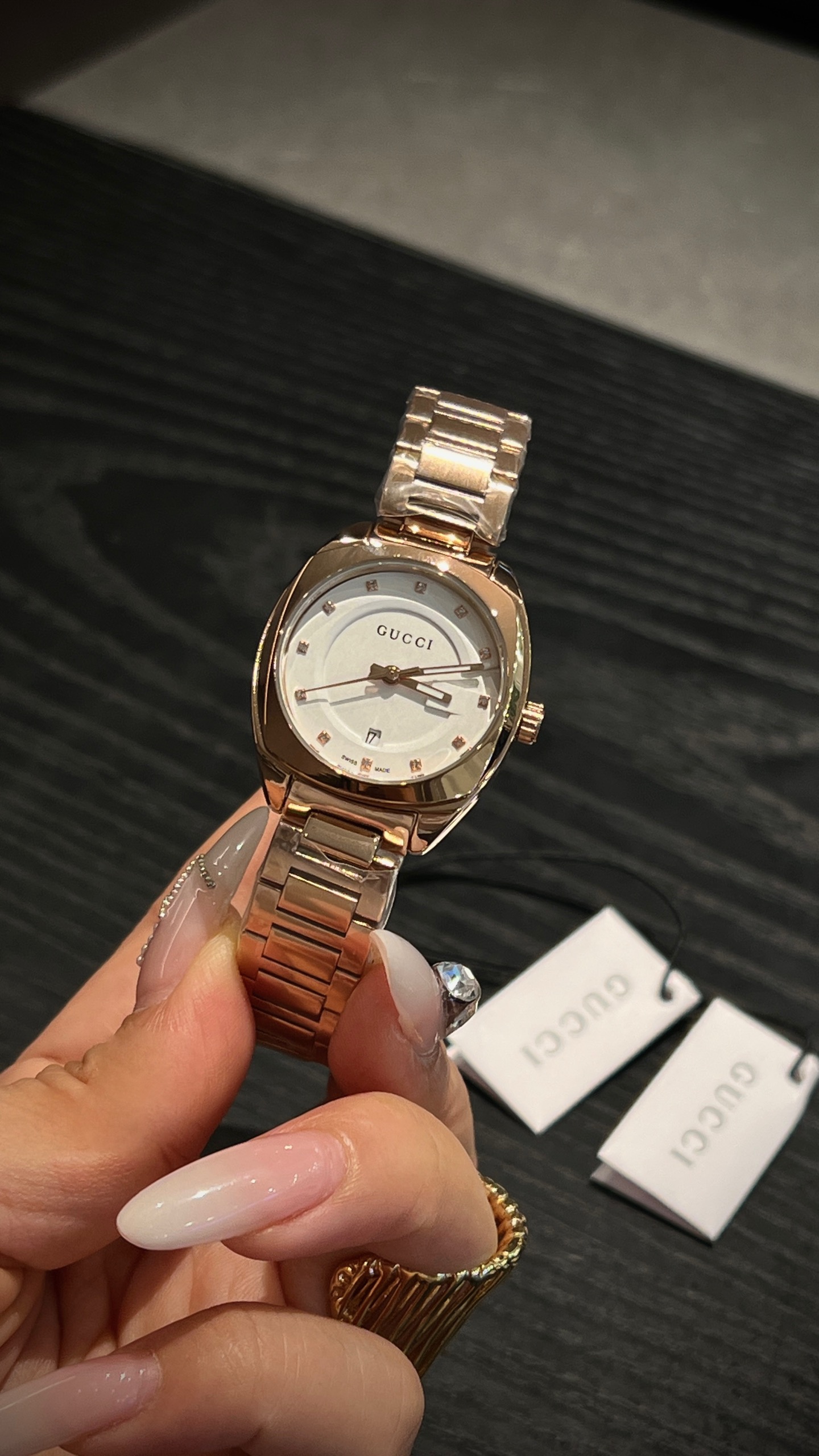 White shell 260 gold p644 Monuments Gucci Gucci GG2570 YA142504 wristwatch stone machine, size 28mm. Delivery - 图片 1