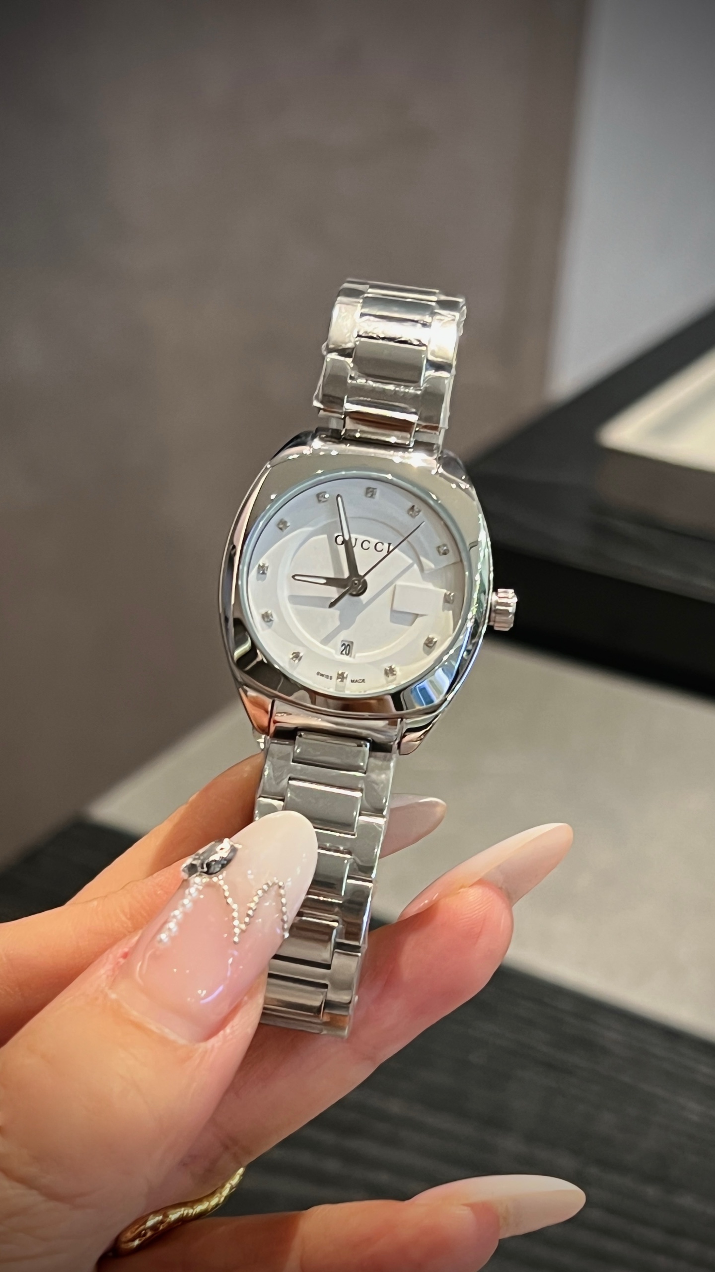 White shell 260 gold p644 Monuments Gucci Gucci GG2570 YA142504 wristwatch stone machine, size 28mm. Delivery - 图片 5