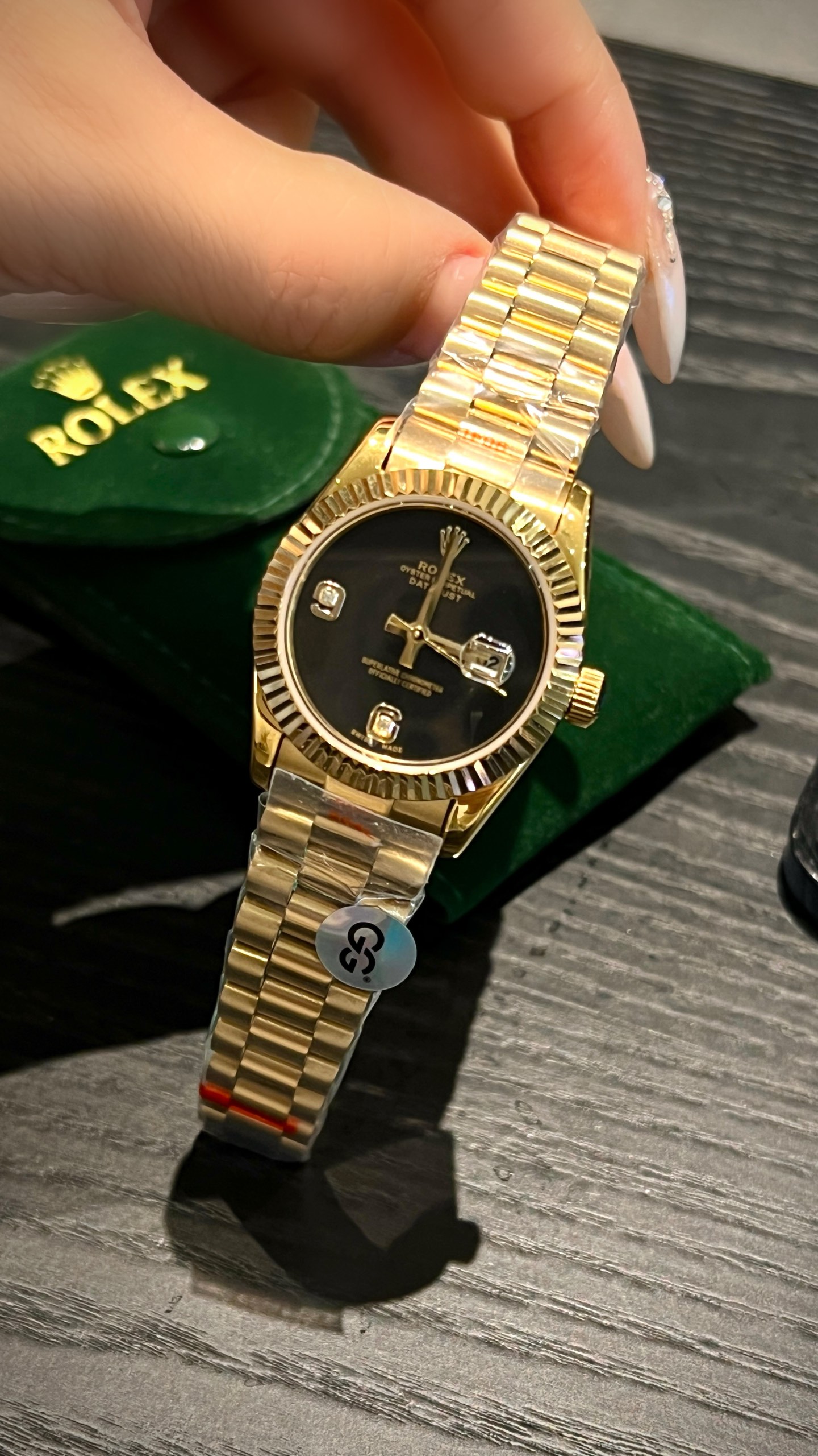 “Rolex Journal: Elegant Women’s Series with Steel Belts and Crystal Diamonds”