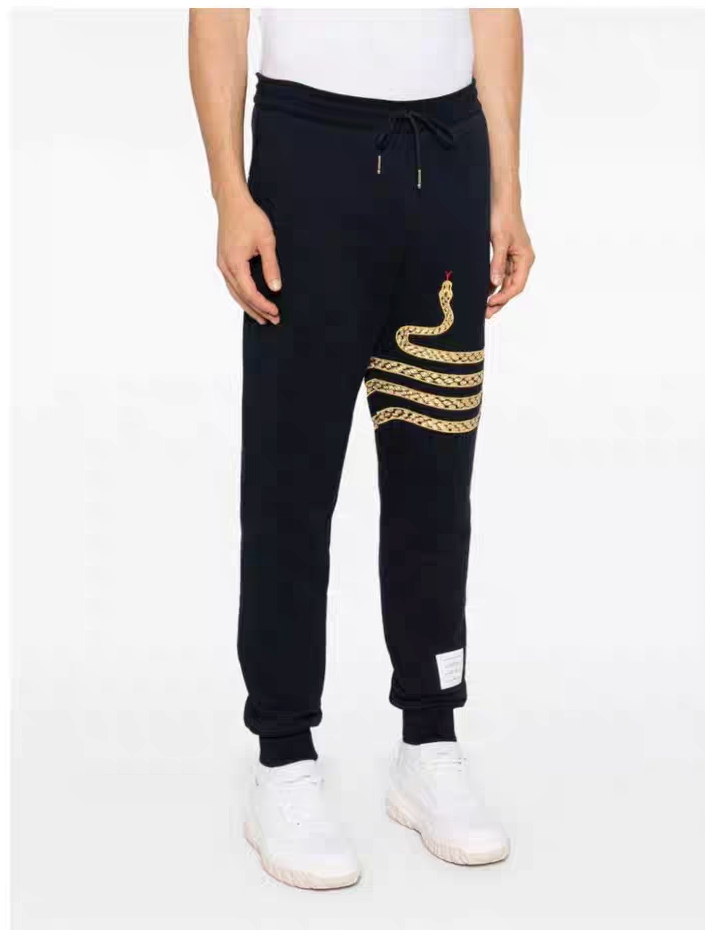 Thom Browne/汤姆布朗 25Fw 四杠条纹 蛇年限定长裤 上身效果#