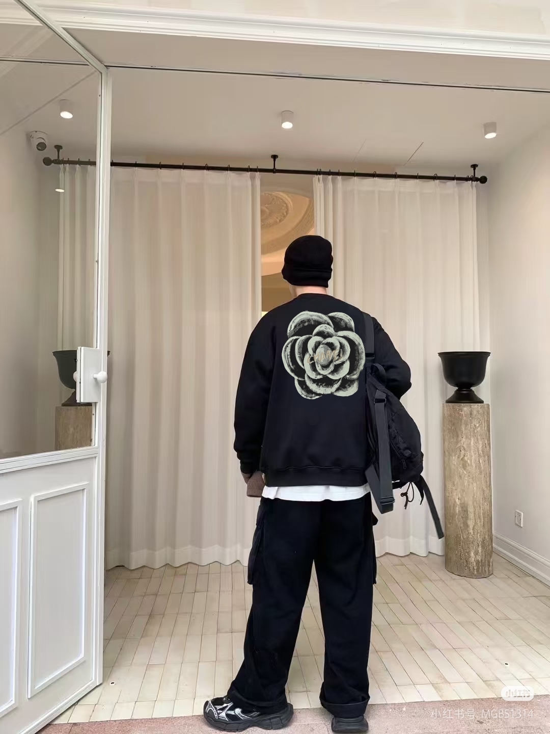 Chanel/香奈儿 手绘花 印花圆领卫衣
上身效果#