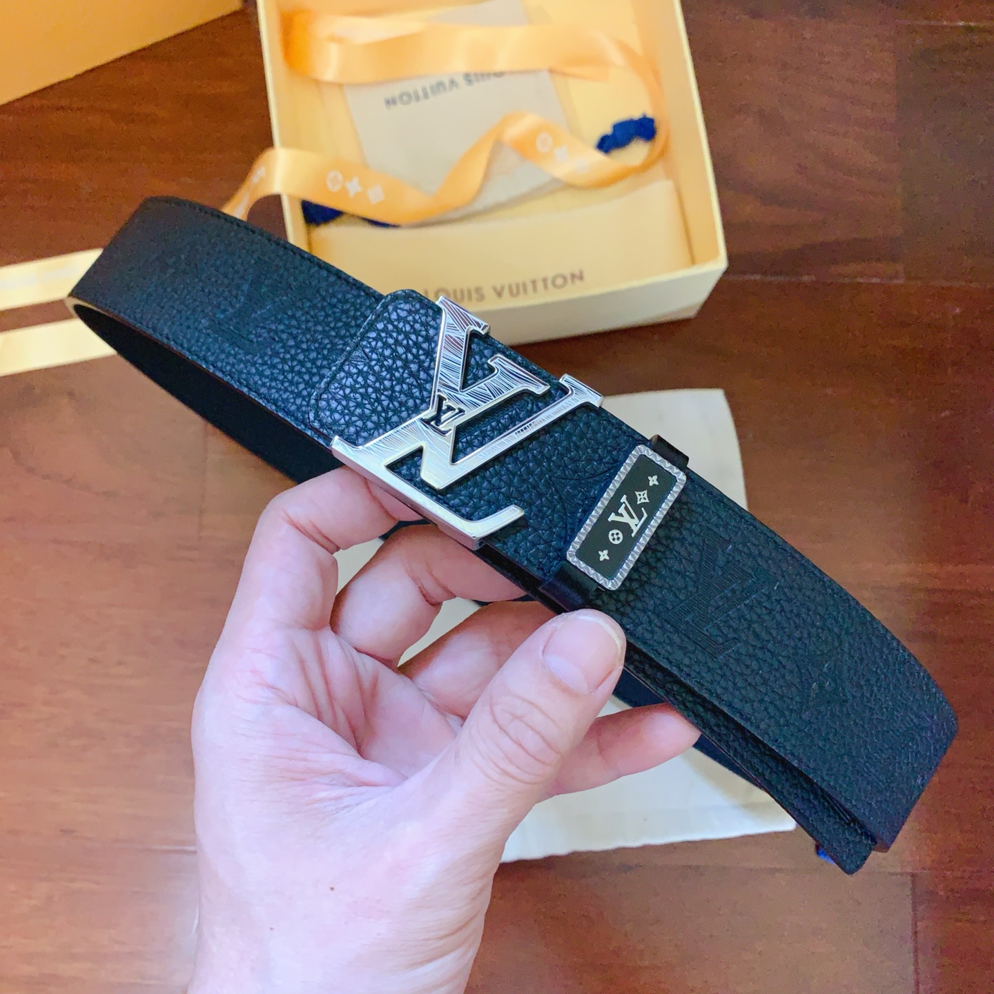 💯💯💯 [红包] 💰300🎗配送正版礼品包装，LV路易威登正版开模官网同步精品，高端定制专供，精品钢扣锻造，真空电镀打磨 💯 原单看图看细节，👍👍🔍带宽3.8Cm，🎁全套包装！高清实拍大图，保质保量💯💯💯