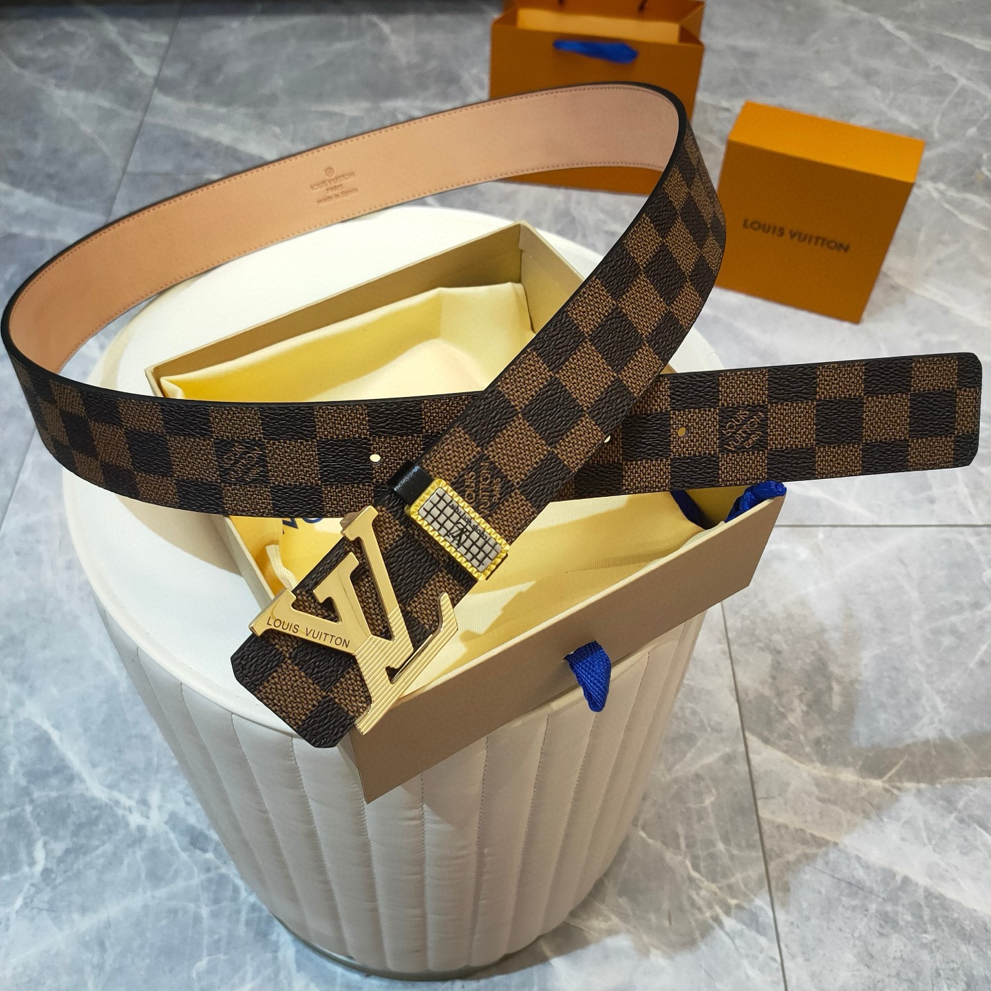 💯💯💯💰 290，LV路易威登高端私货专供，正版开模 此款腰带采用意大利原厂定制进口磨砂底带身 修边新款精密电镀标志性五金搭扣 对版专柜足宽40mm 实物拍摄，品质保真💯💯💯