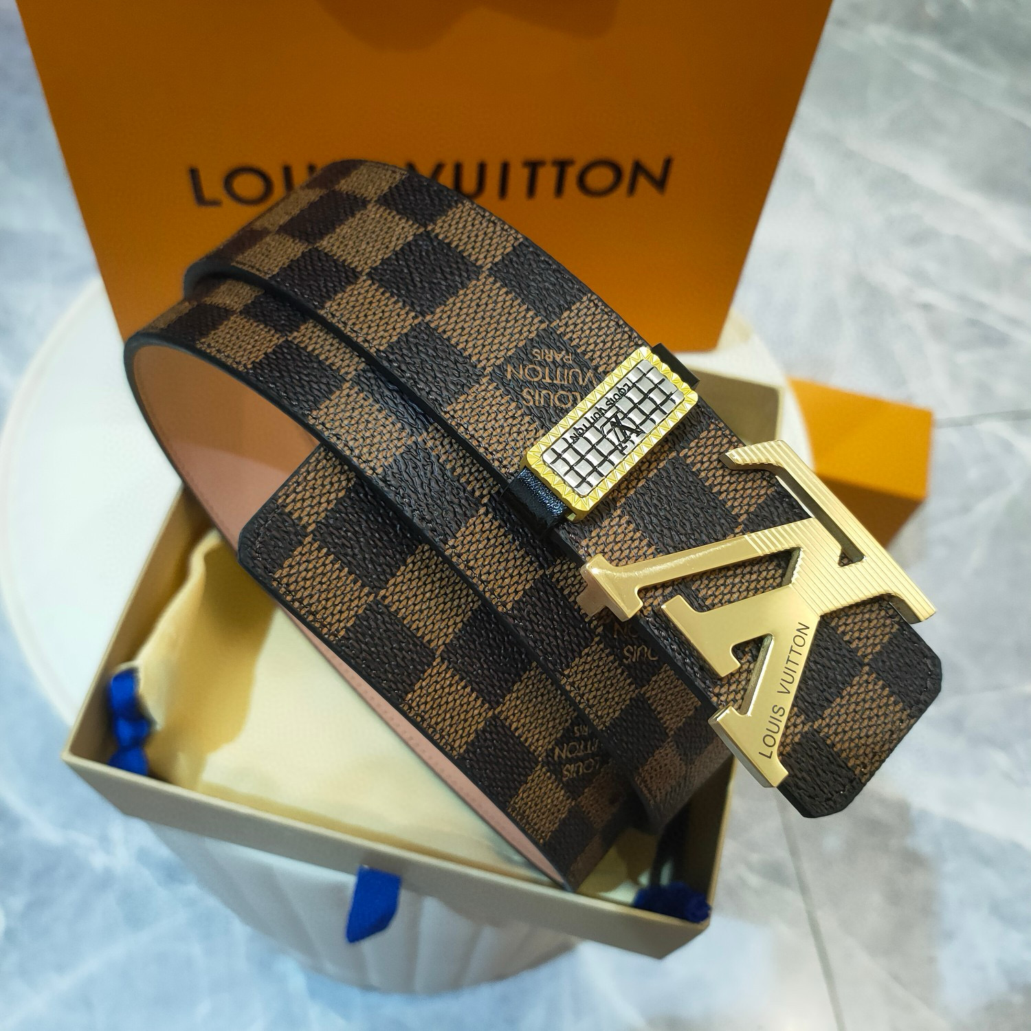 💯💯💯💰 290，LV路易威登高端私货专供，正版开模 此款腰带采用意大利原厂定制进口磨砂底带身 修边新款精密电镀标志性五金搭扣 对版专柜足宽40mm 实物拍摄，品质保真💯💯💯