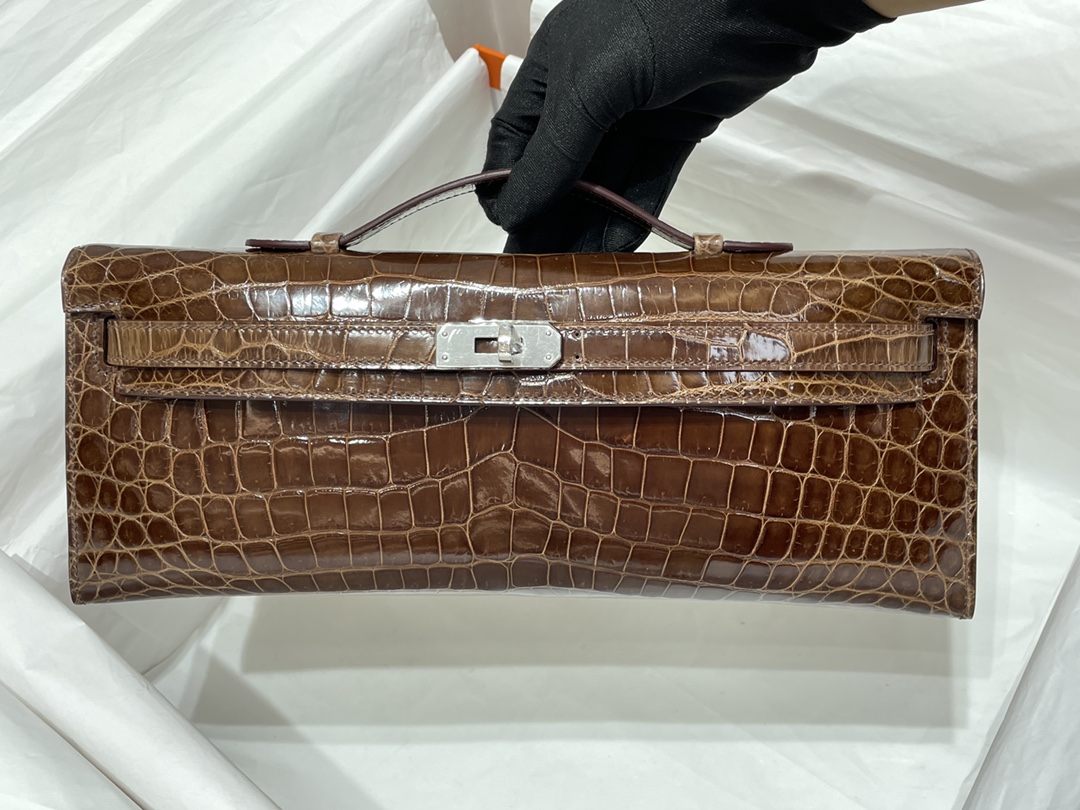 NO:700286,cut 31CM dinner bag, imported Nile crocodile, hand-stitched with wax thread, honey brown, silver buckle, Hermes, Hermes, Hermes,19860909cut 31CM晚宴包,进口尼罗鳄 蜡线手缝 蜜糖棕 银扣,爱马仕,hermes,Hermes,,Bag