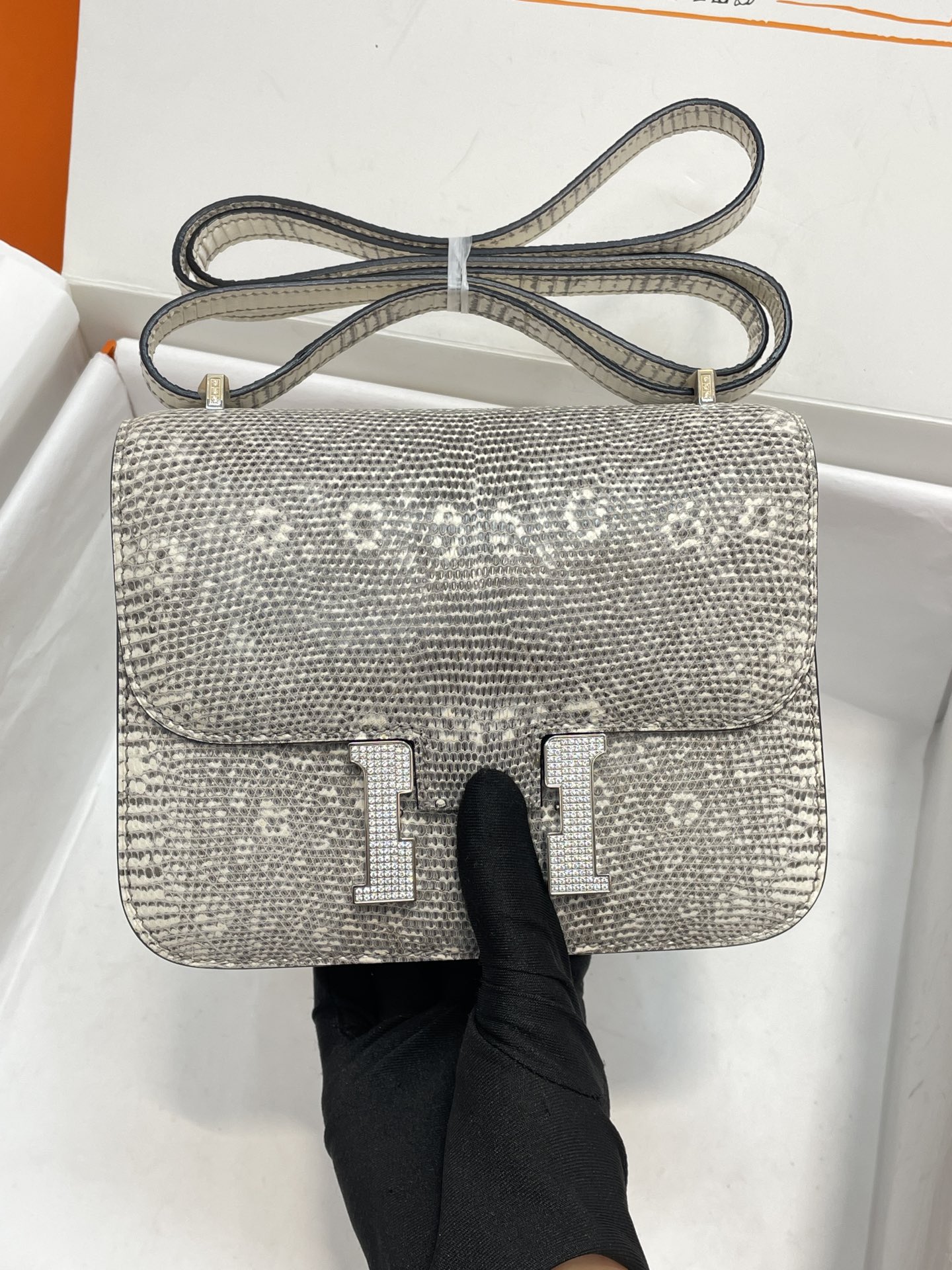 Hermès No cost at the end of the year 5800