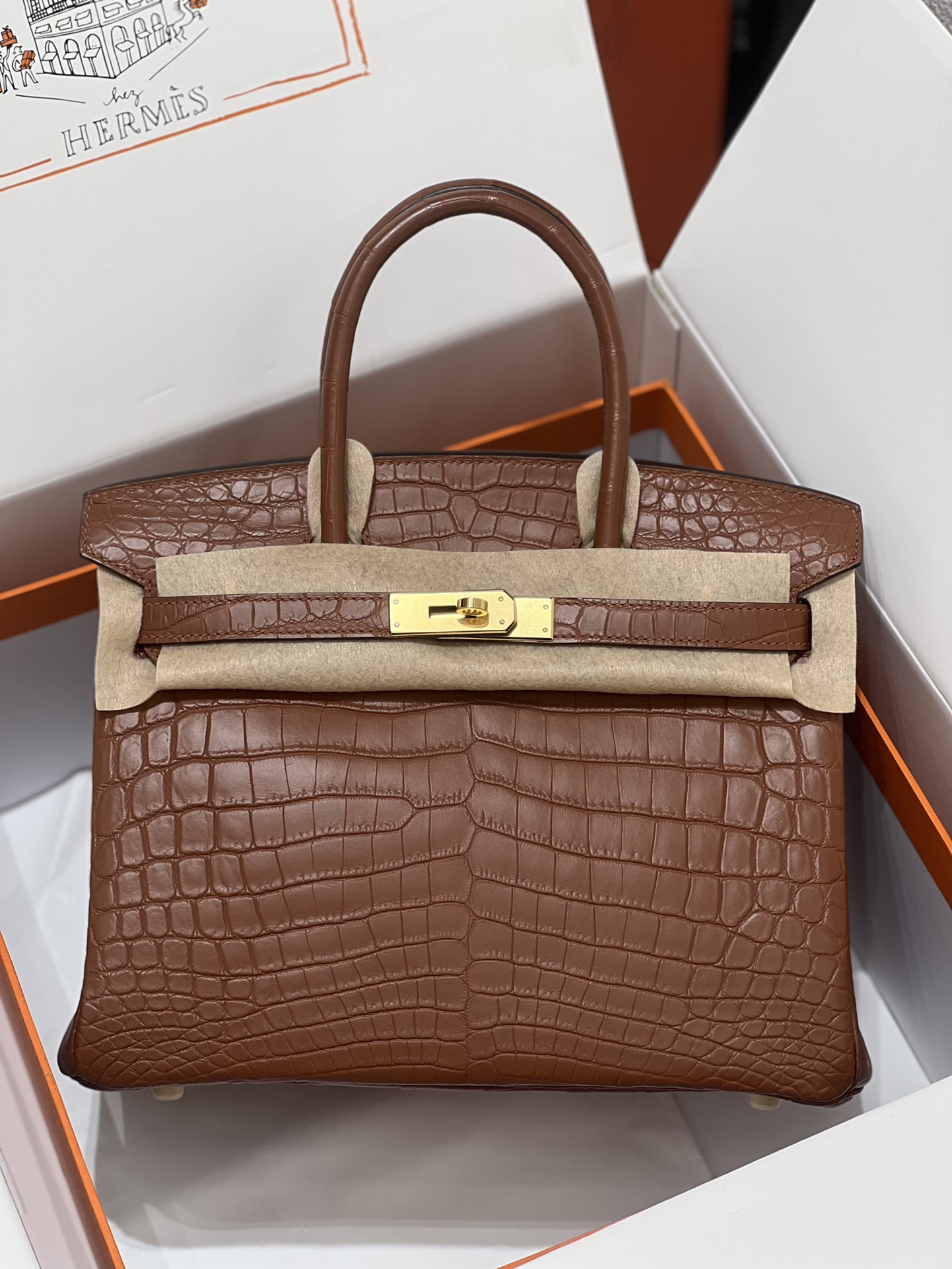 NO:698576,Platinum 30CM. Saddle brown, Nile crocodile belly cutout, 3 fish on the Z version, sheepskin lining, top hand sewing, Hermes, hermes, sheepskin, Hermes,19860909铂金30CM. 马鞍棕色 尼罗鳄正肚皮开料,3条鱼对版Z 羊皮内里,顶级手工缝制,爱马仕,hermes,sheepskin,Hermes,,Bag