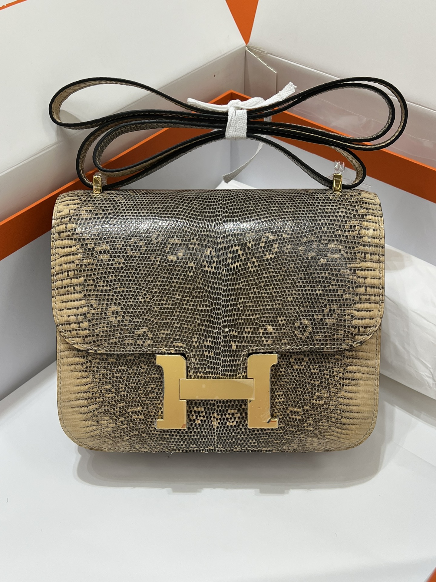 NO:698229,Kangkang 19CM. Desert color, new, available from stock, gold buckle, hc first-class imported lizard skin, top hand sewing, Hermes, hermes, Hermes,19860909康康19CM. 沙漠色 新出 现货供应 金扣 hc一级进口蜥蜴皮,顶级手工缝制,爱马仕,hermes,Hermes,,Bag