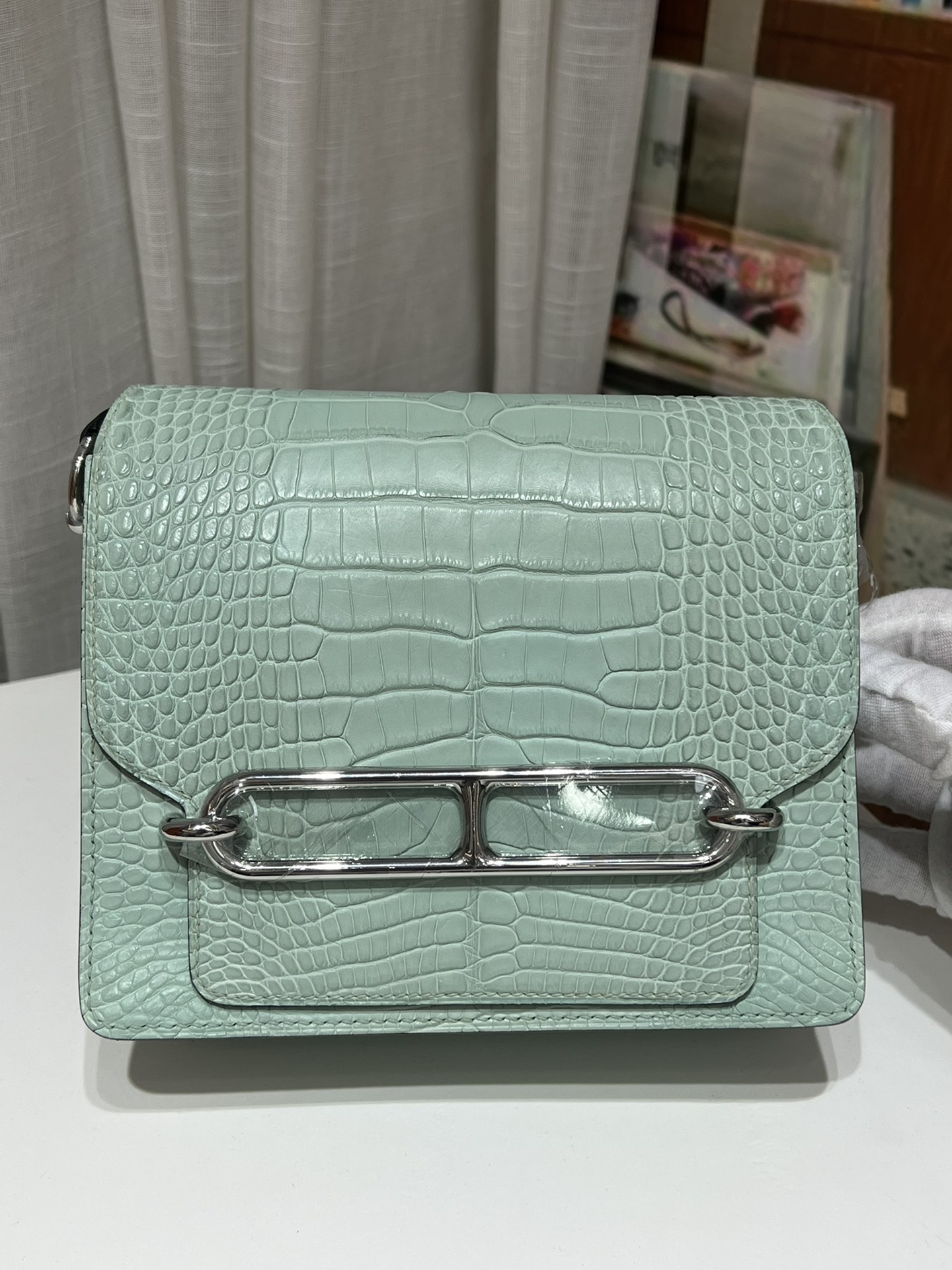 NO:700184,Pig nose, wax thread, fully hand-sewn, imported American crocodile, real shot, in stock, new mint green, fully hand-sewn, in stock, Hermes, Hermes, Hermes,19860909猪鼻子 蜡线全手缝 进口美洲鳄 实拍现货 新出 薄荷绿 全手缝 现货,爱马仕,hermes,Hermes,,Bag