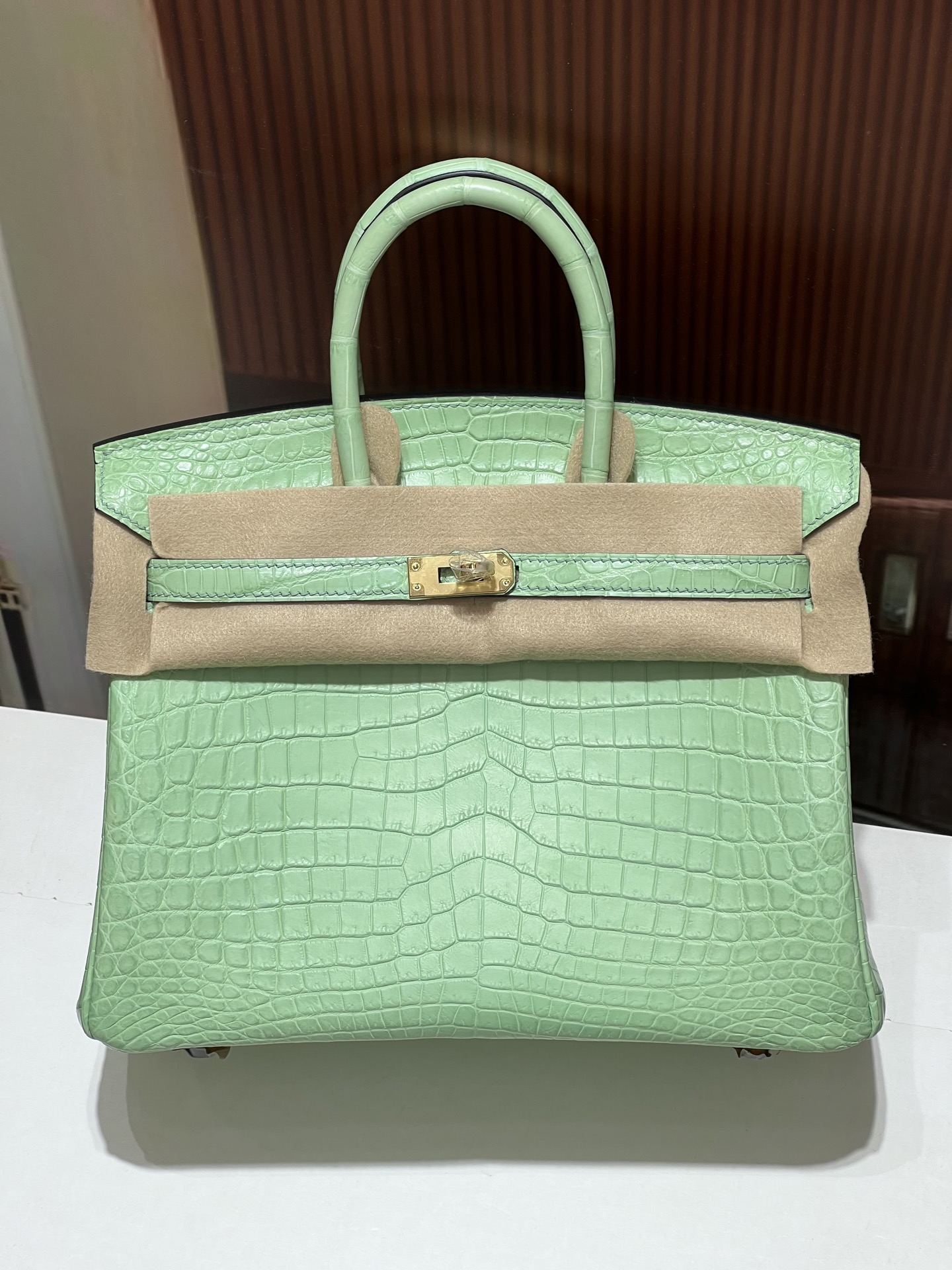 NO:698592,Platinum 25Cm. Xinglong original Nile crocodile skin real shot, 3 fish version Z, top imported wax thread hand sewing technology, Hermes, hermes, crocodile skin, Hermes,19860909铂金25Cm. 兴隆原厂皮尼罗鳄鱼皮实拍现货,3条鱼对版Z 顶级进口蜡线手缝工艺,爱马仕,hermes,crocodile skin,Hermes,,Bag