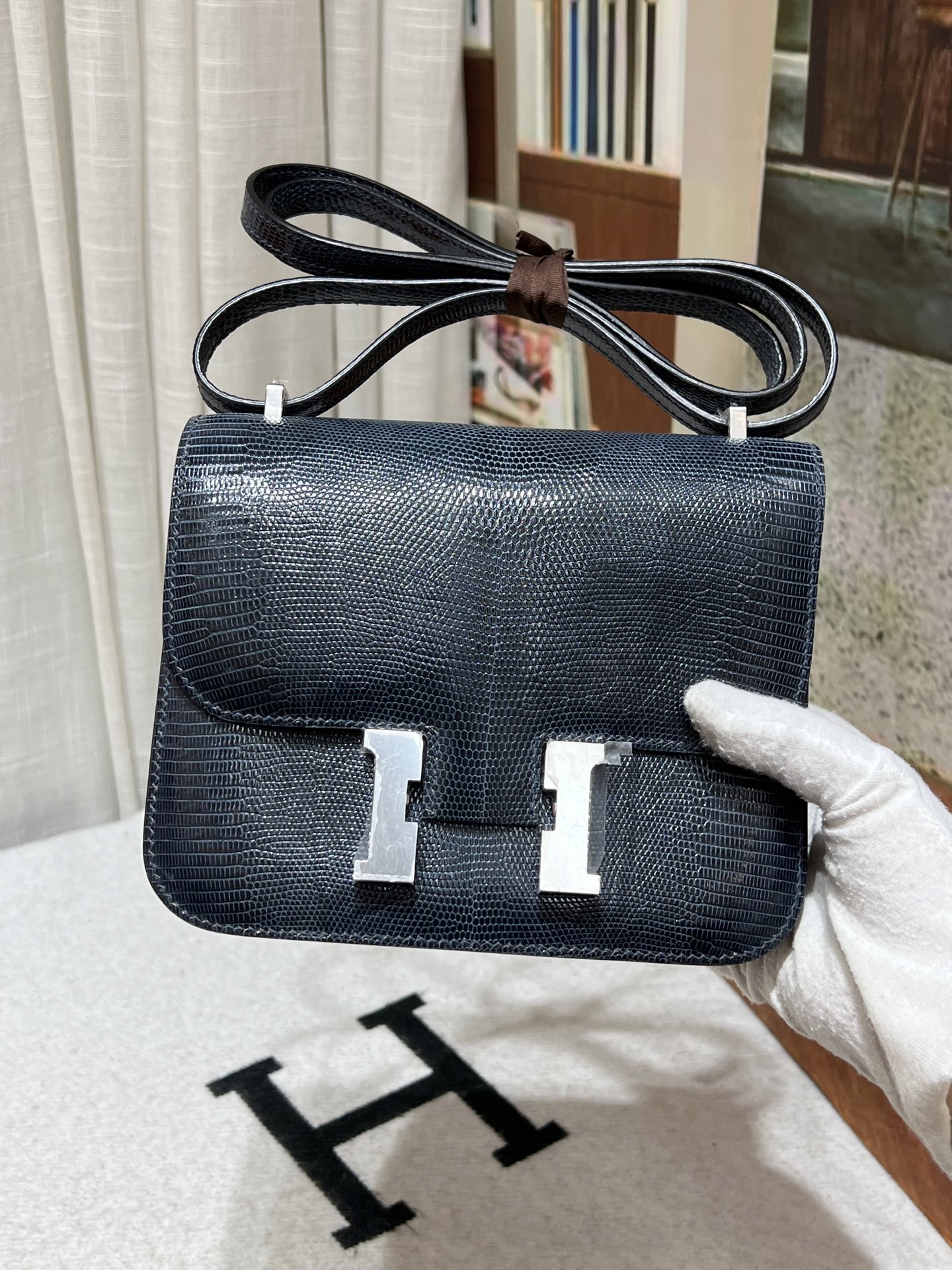 NO:698242,Kangkang 19 full set of handmade nails, storm blue silver buckle, hc imported lizard skin, real shot gold buckle, 5 pieces of leather, make a bag, the texture and leather surface are super beautiful, top hand sewing technology, Hermes, Hermes, Hermes,19860909康康19 全套手工钉 风暴蓝银扣 hc进口蜥蜴皮 实拍金扣 5张皮 做一个包 纹理和皮面都超级漂亮 顶级手缝工艺,爱马仕,hermes,Hermes,,Bag