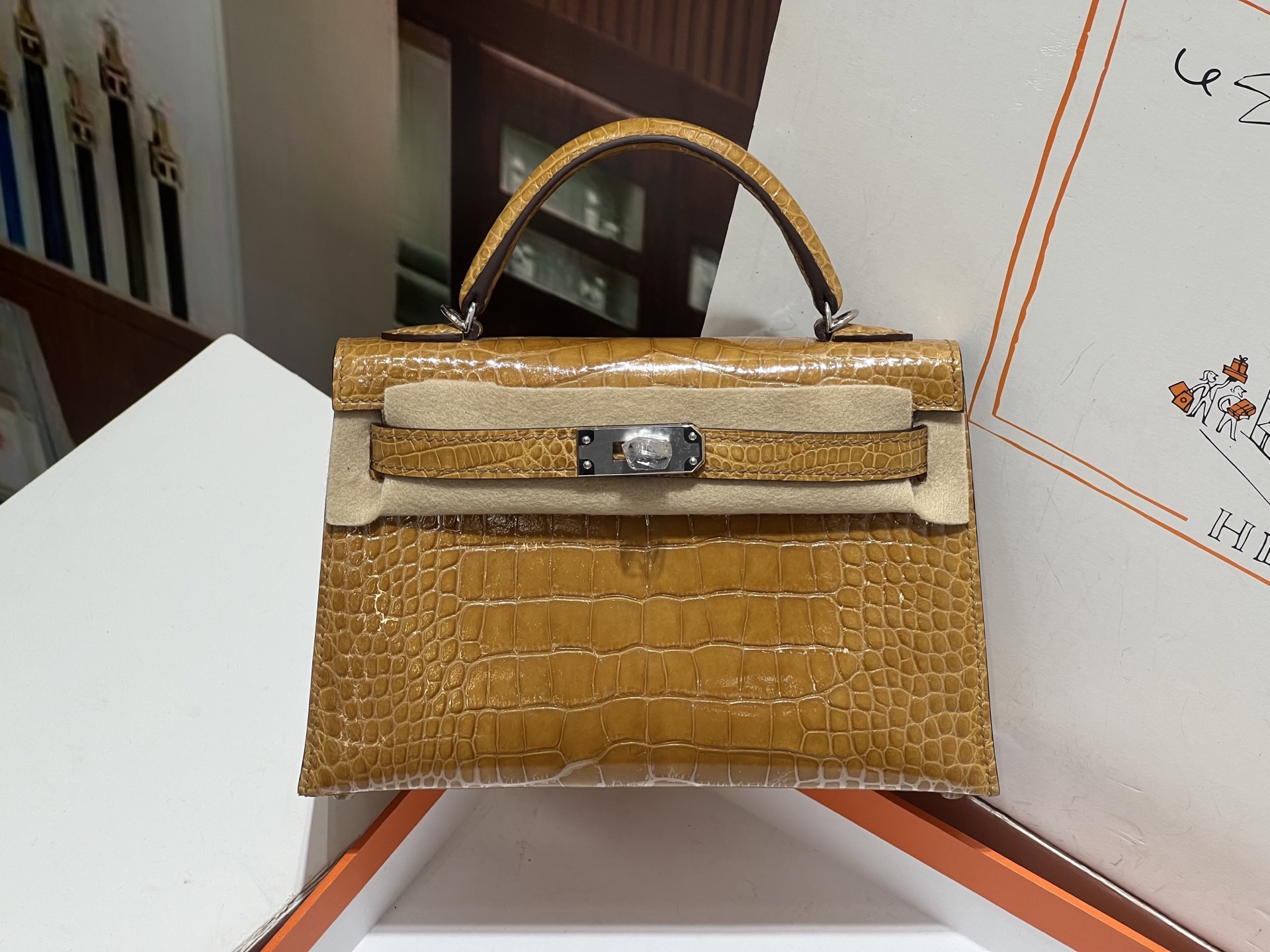 NO:698340,Welfare Kelly second generation 19CM. Square crocodile 1I nude sand color silver buckle full set of handmade nails, top hand sewing technology hc imported American crocodile, Hermes, Hermes, Hermes,19860909福利 凯莉二代19CM. 方块鳄 1I裸沙色 银扣 全套手工钉,顶级手缝工艺 hc进口美洲鳄,爱马仕,hermes,Hermes,,Bag
