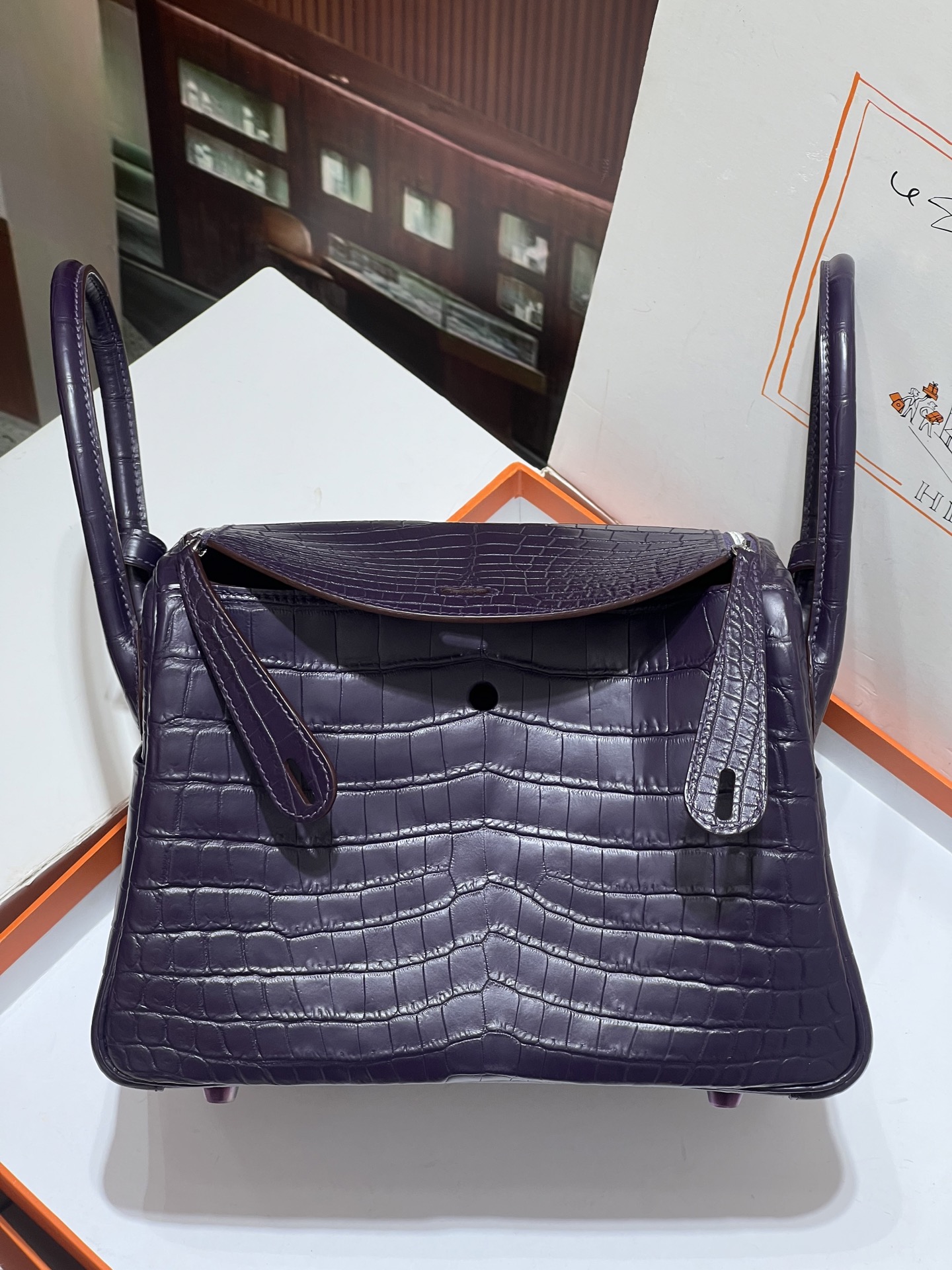 NO:717872,Lindy 26CM. Gallon purple, silver buckle, Hc imported Nile crocodile, 3 leather pairs, hand-sewn with wax thread!  Pure steel hardware!  Full set of handmade nails,Hermes,hermes,Hermes,19860909琳迪26CM. 加仑紫 银扣 Hc进口尼罗鳄 3张皮对版 蜡线手工缝制！纯钢五金！全套手工钉,爱马仕,hermes,Hermes,,Bag