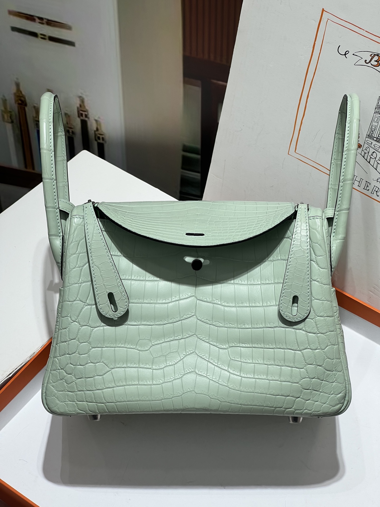 NO:717866,Lindy 26CM. Mint green silver buckle silver buckle Hc imported Nile crocodile 3 leather pairs hand-sewn with wax thread!  Pure steel hardware!  Full set of handmade nails,Hermes,hermes,Hermes,19860909琳迪26CM. 薄荷绿 银扣 银扣 Hc进口尼罗鳄 3张皮对版 蜡线手工缝制！纯钢五金！全套手工钉,爱马仕,hermes,Hermes,,Bag