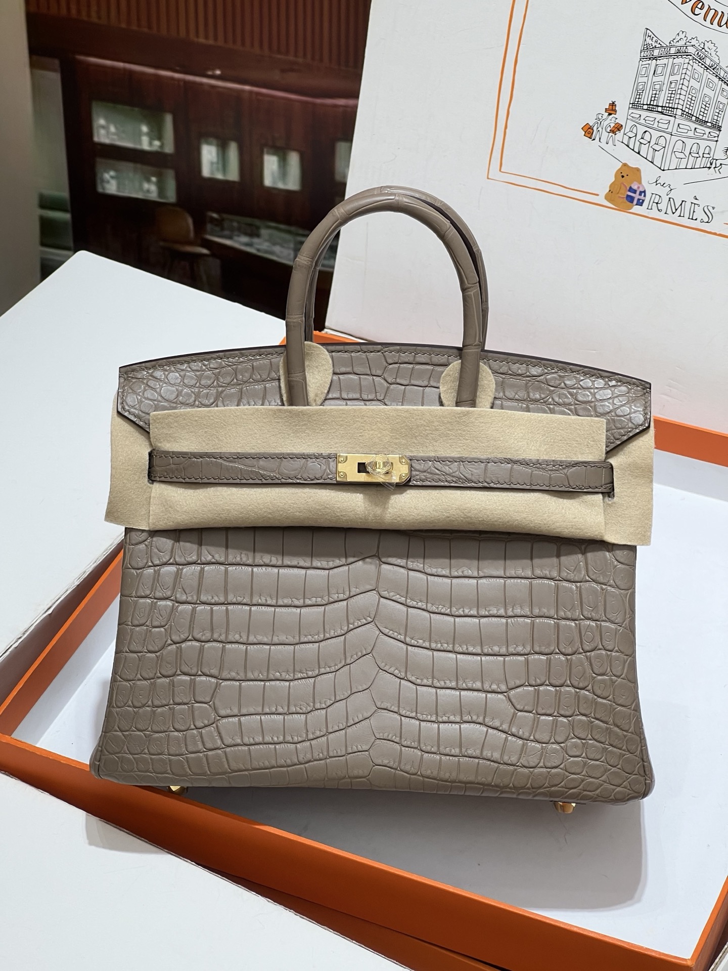 NO:698246,Platinum 25Cm. Elephant gray gold buckle 2-point Nile crocodile Imported matte Nile crocodile skin real shot, 3 fish on the Z version Top-notch imported wax thread hand-sewing technology Full set of hand-made nails, Hermes, hermes, crocodile skin, Hermes,19860909铂金25Cm.大象灰 金扣 2点尼罗鳄 进口雾面尼罗鳄鱼皮实拍现货,3条鱼对版Z 顶级进口蜡线手缝工艺 全套手工钉,爱马仕,hermes,crocodile skin,Hermes,,Bag