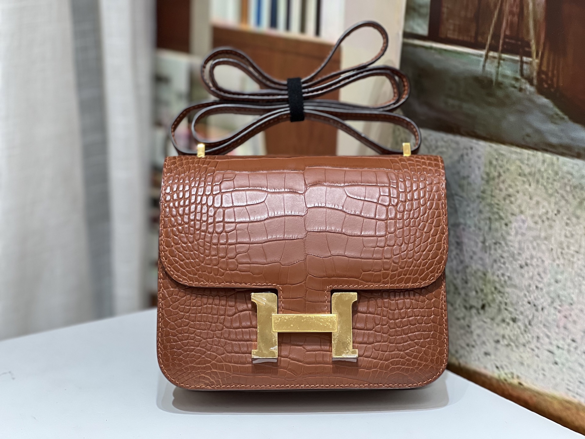 NO:699819,Golden brown gold buckle Kangkang 19CM. Hc imported American crocodile, matte matte crocodile leather, top-grade wax thread, all hand-sewn!  Real shot texture,Hermes,hermes,crocodile skin,Hermes,19860909金棕色金扣 康康19CM. Hc进口美洲鳄,雾面哑光鳄鱼皮,顶级蜡线全手工缝制！实拍纹理,爱马仕,hermes,crocodile skin,Hermes,,Bag