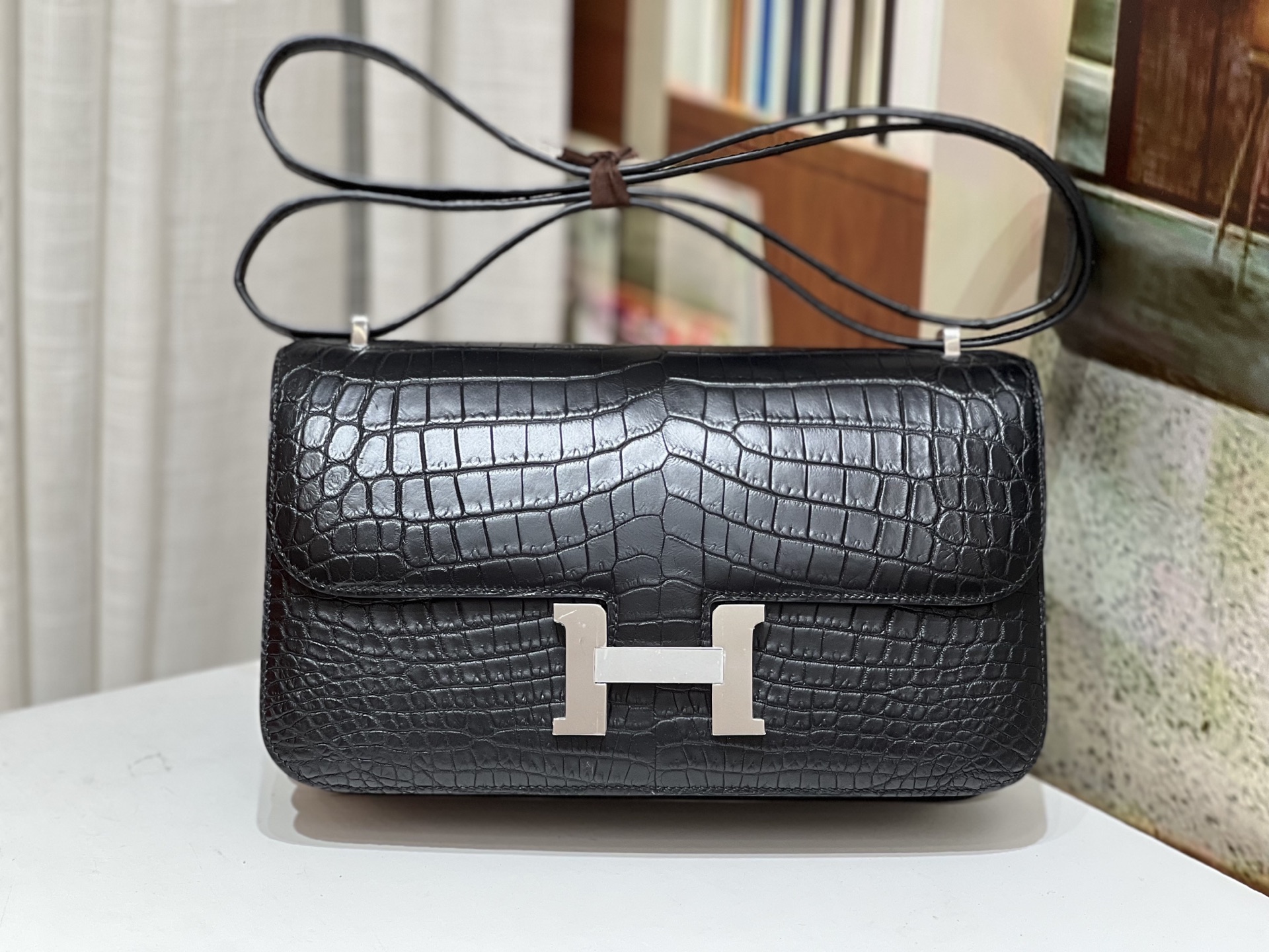 NO:698398,Kangkang 26CM. Black silver buckle, Nile crocodile imported from Singapore, hand-stitched with wax thread, real stock ~, Hermes, hermes, Hermes,19860909康康26CM. 黑色 银扣 新加坡进口尼罗鳄 蜡线手缝 现货实拍～,爱马仕,hermes,Hermes,,Bag