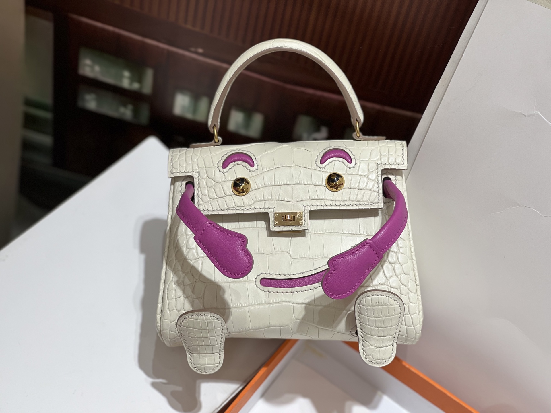 NO:699384,All ready-made kelly doll Millennium doll bag, so cute and cute. All-steel matching hardware. All hand-stitched ready-made details. Hermes, hermes, Hermes,19860909全手現貨 kelly doll 千禧娃娃包,太呆萌可爱了 全钢对版五金 全手缝现货实拍细节,爱马仕,hermes,Hermes,,Bag