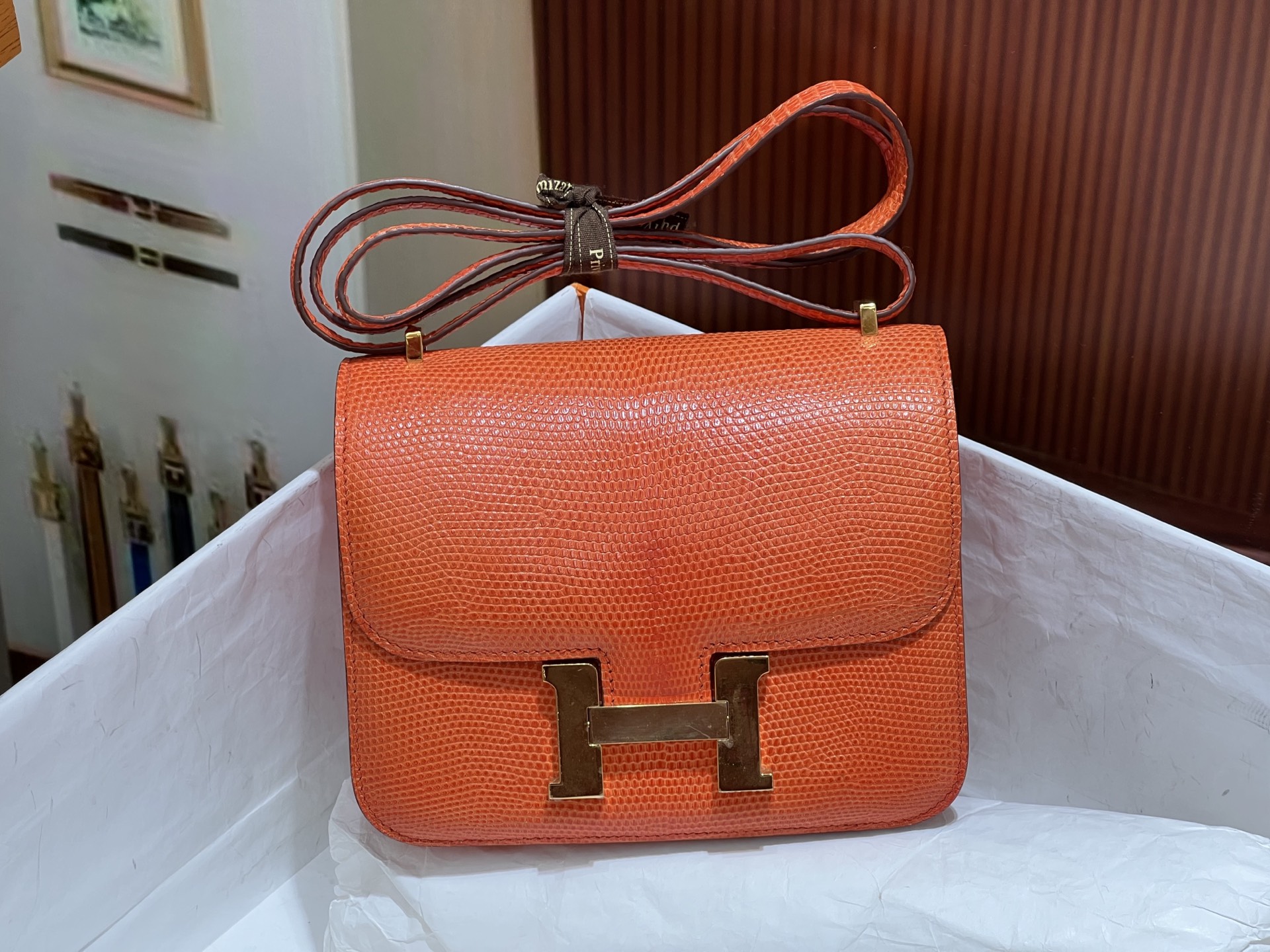 NO:700340,Kangkang 19CM orange gold buckle hc imported lizard skin real shot silver buckle 5 pieces of skin to make a bag texture and leather surface are super beautiful top hand sewing craftsmanship, Hermes, Hermes, Hermes,19860909康康19CM 橙色金扣 hc进口蜥蜴皮 实拍银扣 5张皮 做一个包 纹理和皮面都超级漂亮 顶级手缝工艺,爱马仕,hermes,Hermes,,Bag