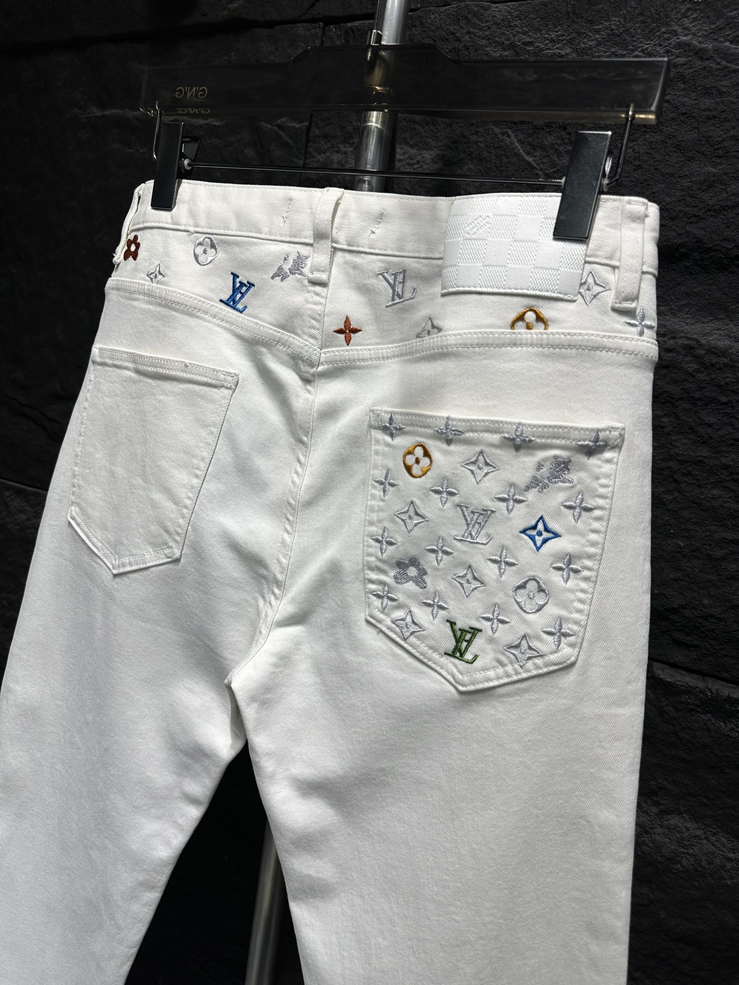 Louis Vuitton: Stylish White Jeans with Signature Monogram Pocket Detail 8 i1746175691 2407 7