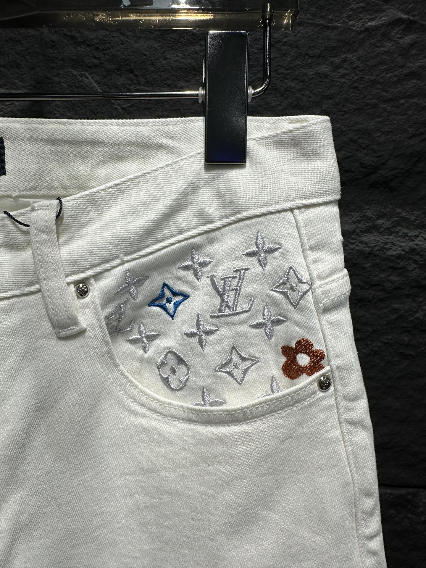 Louis Vuitton: Stylish White Jeans with Signature Monogram Pocket Detail 4 i1746175691 2911 0