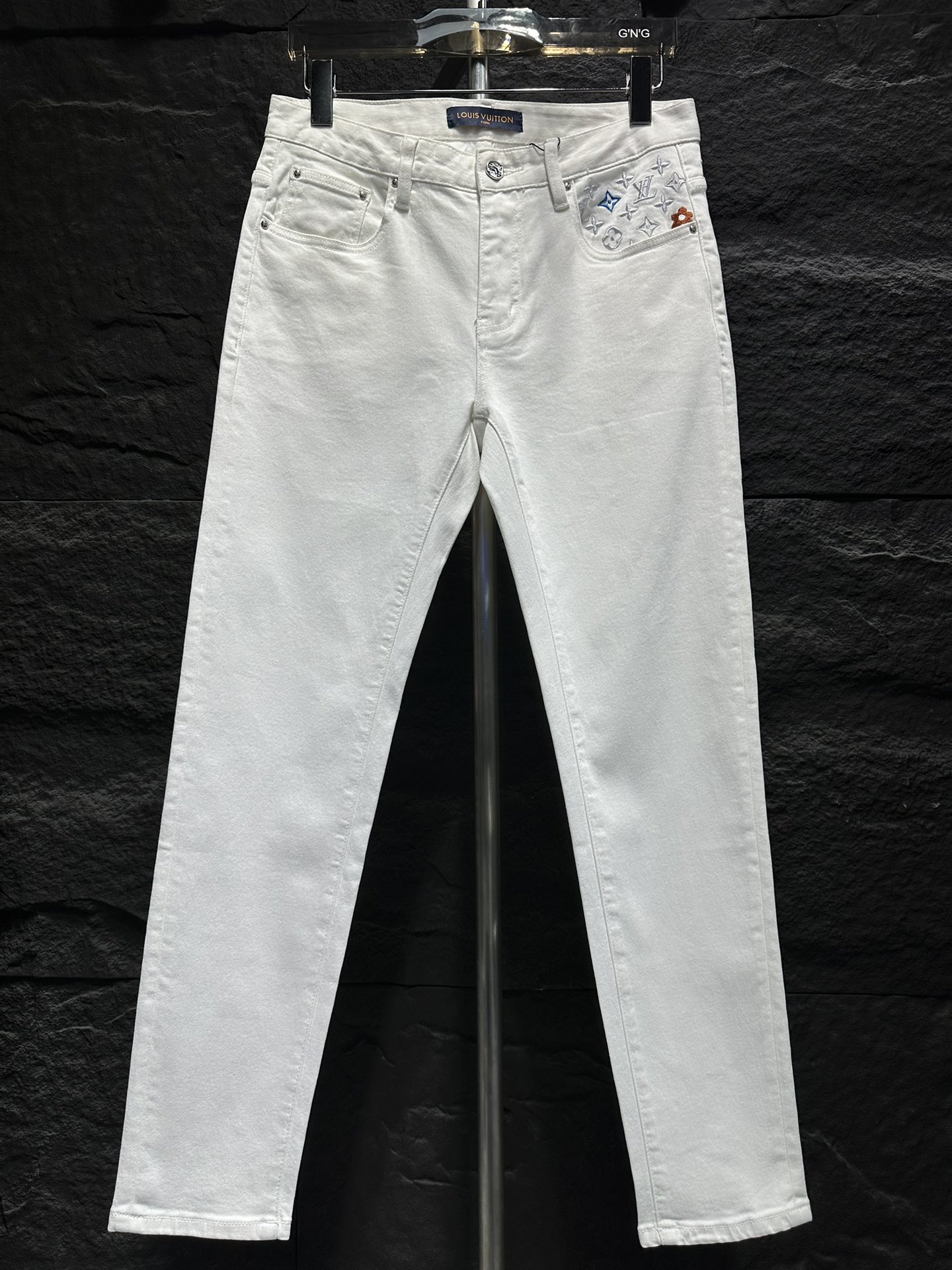 Louis Vuitton: Stylish White Jeans with Signature Monogram Pocket Detail 2 i1746175691 3504 1