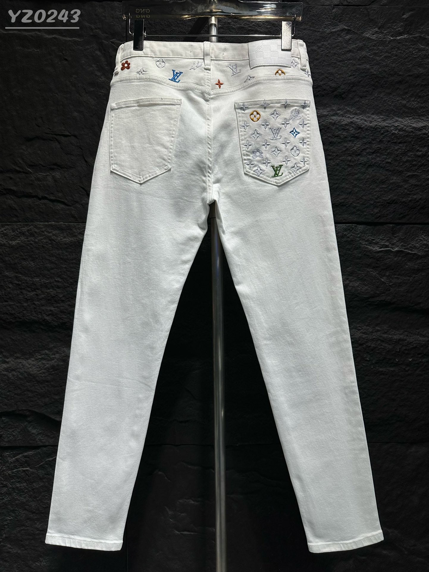 Louis Vuitton: Stylish White Jeans with Signature Monogram Pocket Detail 10 i1746175691 6064 2