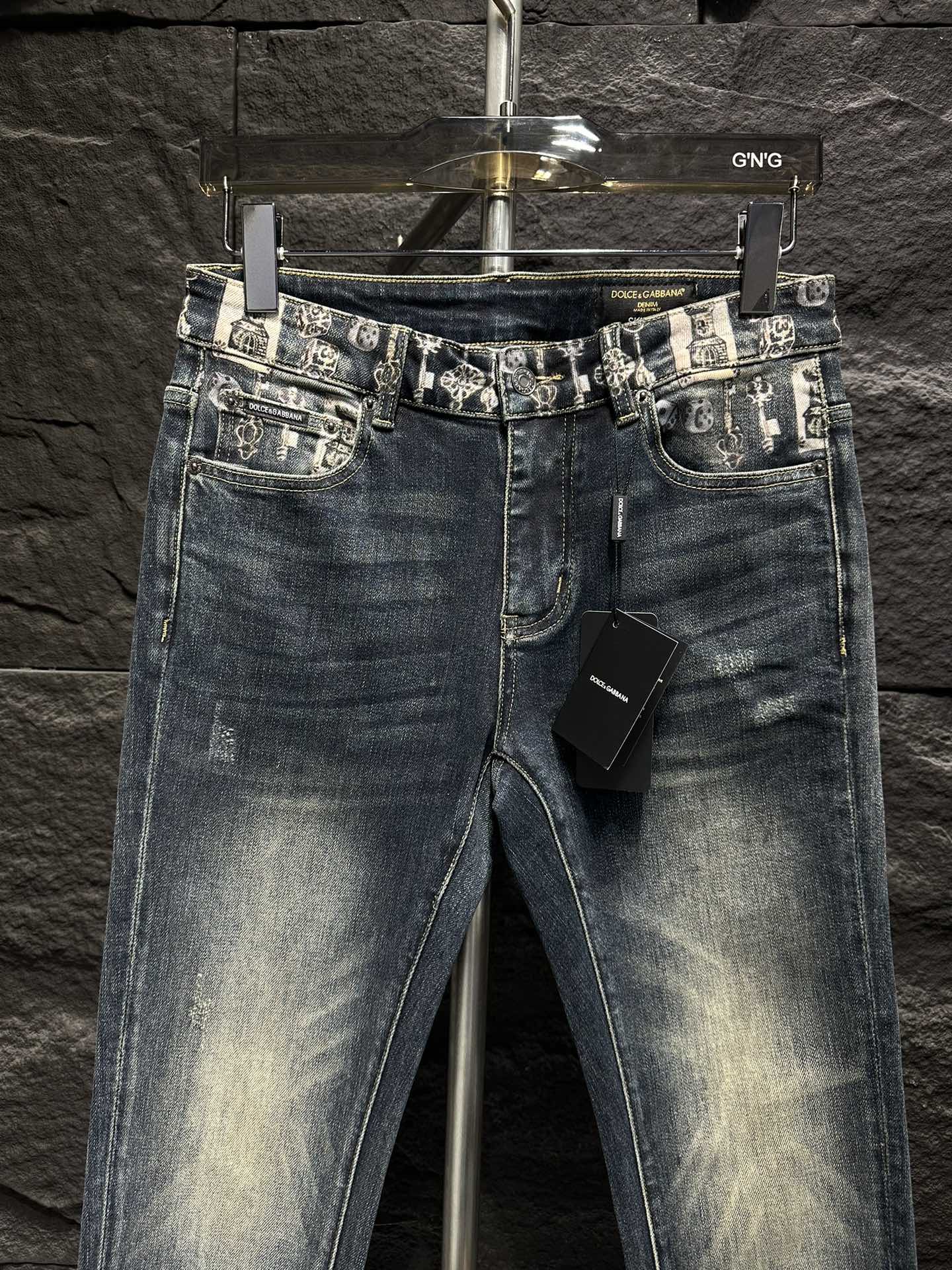 Dolce & Gabbana Men's Slim-Fit Jeans with Distressed Wash and Graphic Details 3 i1747044339 3322 3