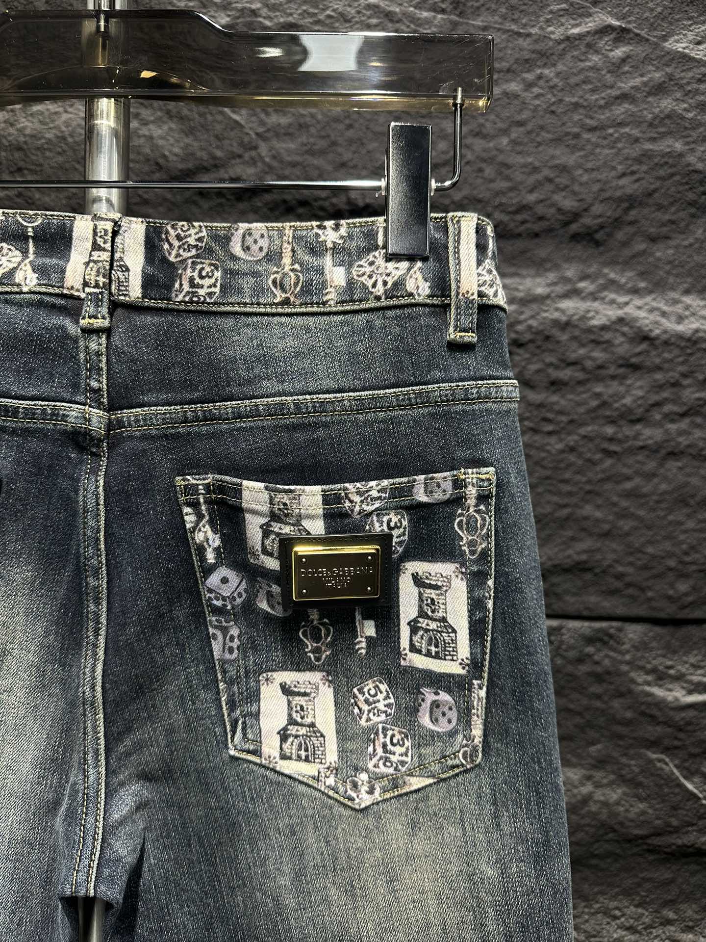 Dolce & Gabbana Men's Slim-Fit Jeans with Distressed Wash and Graphic Details 8 i1747044339 8461 4