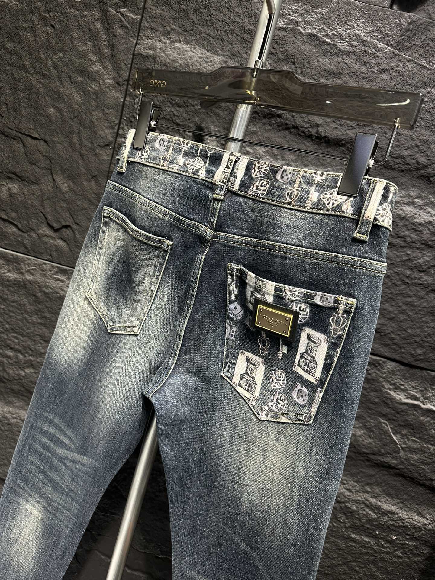 Dolce & Gabbana Men's Slim-Fit Jeans with Distressed Wash and Graphic Details 9 i1747044340 3133 5