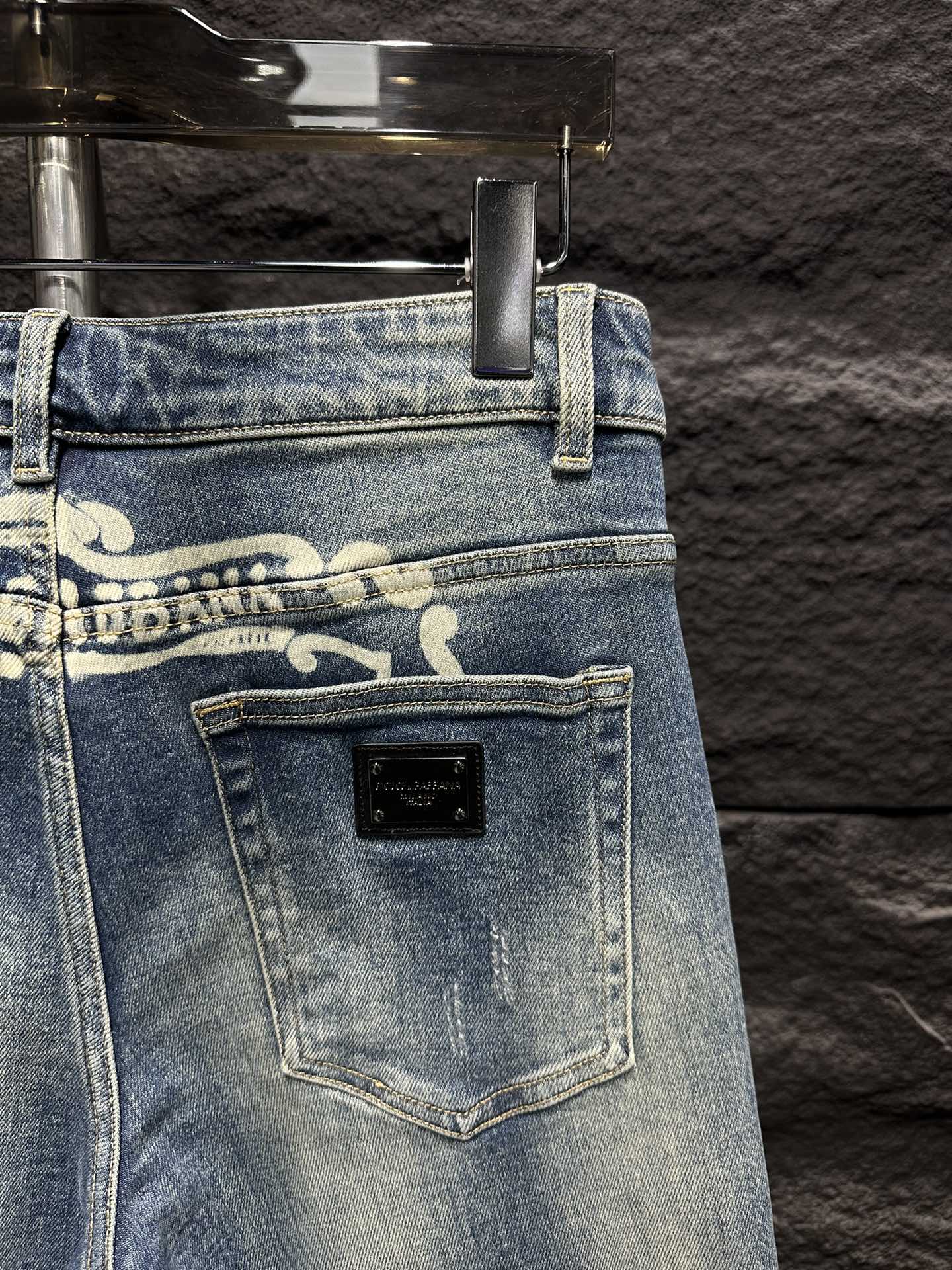 Dolce & Gabbana Jeans - Slim Fit Denim with Logo Detail - Sizes 29-38 9 i1747044407 5280 2