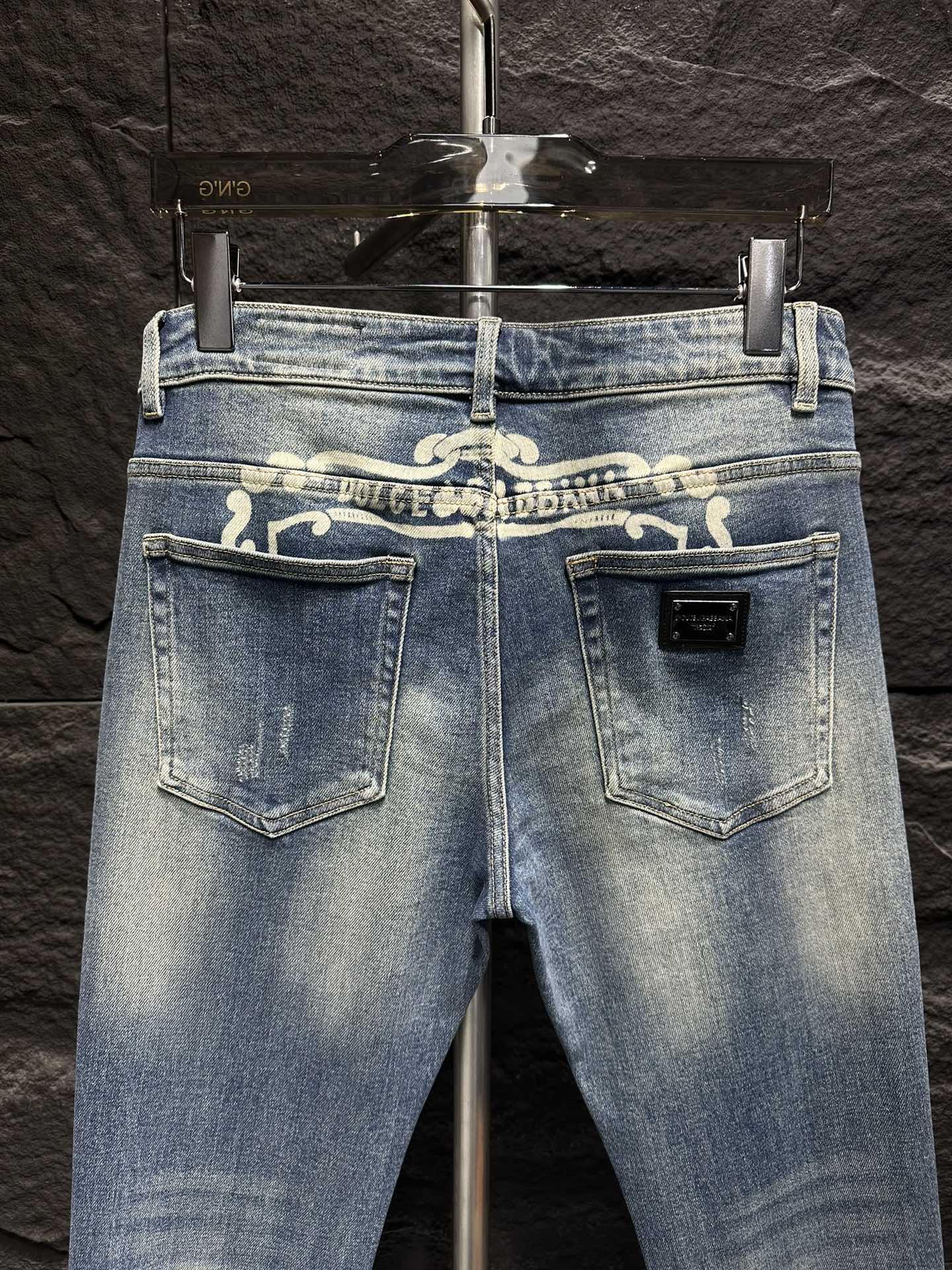 Dolce & Gabbana Jeans - Slim Fit Denim with Logo Detail - Sizes 29-38 8 i1747044407 6476 1