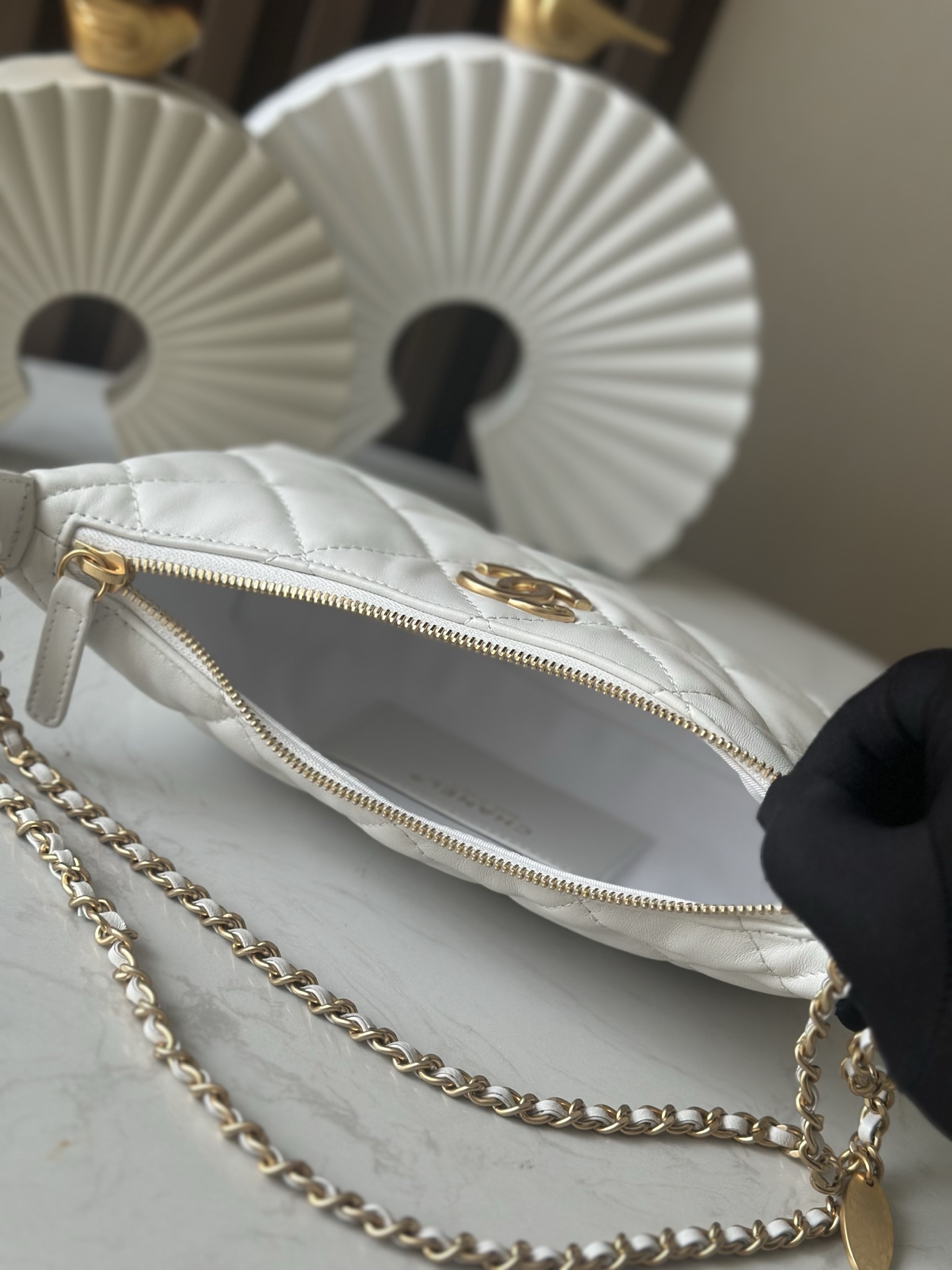 Chanel Style White Leather Hobo Bag style reference detail image 7 from source 776544