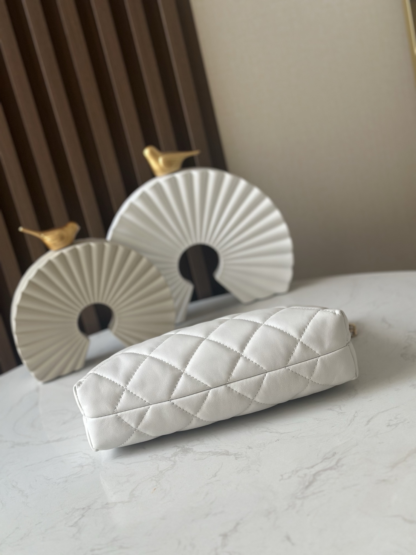 Chanel Style White Leather Hobo Bag style reference detail image 5 from source 776544