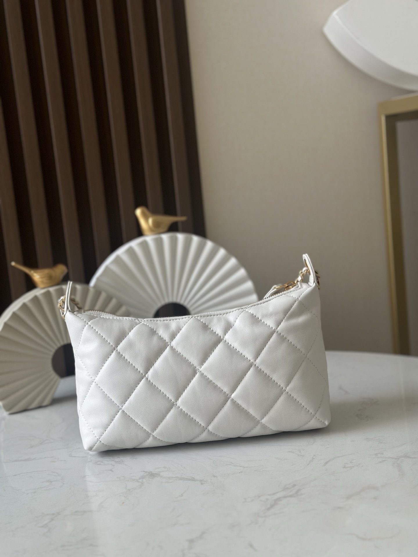Chanel Style White Leather Hobo Bag style reference detail image 4 from source 776544