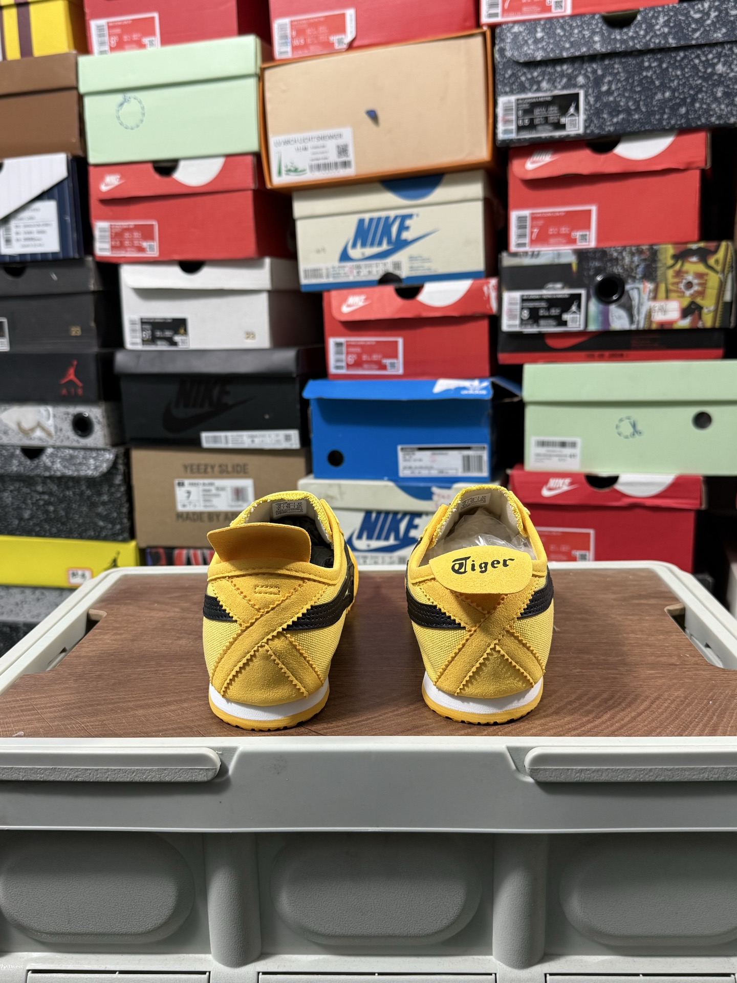 💰125 清仓特价头层皮🚑🚑
#C版头层福利 Onitsuka Tiger MEXICO 66 亚瑟士鬼冢虎复古经典板鞋 产品从款式颜色造型上体现出追求舒适和细节的完美 鞋类更是推崇手工制作的严谨与完美 融舒适性与可穿性的设计风格 注重细节的完美和别致魅力 既保持稳重 又不失轻松的时尚感 尺码:36 37 37.5 38 39 39.5 40 40.5 41.5 42 42.5 43.5 44 45