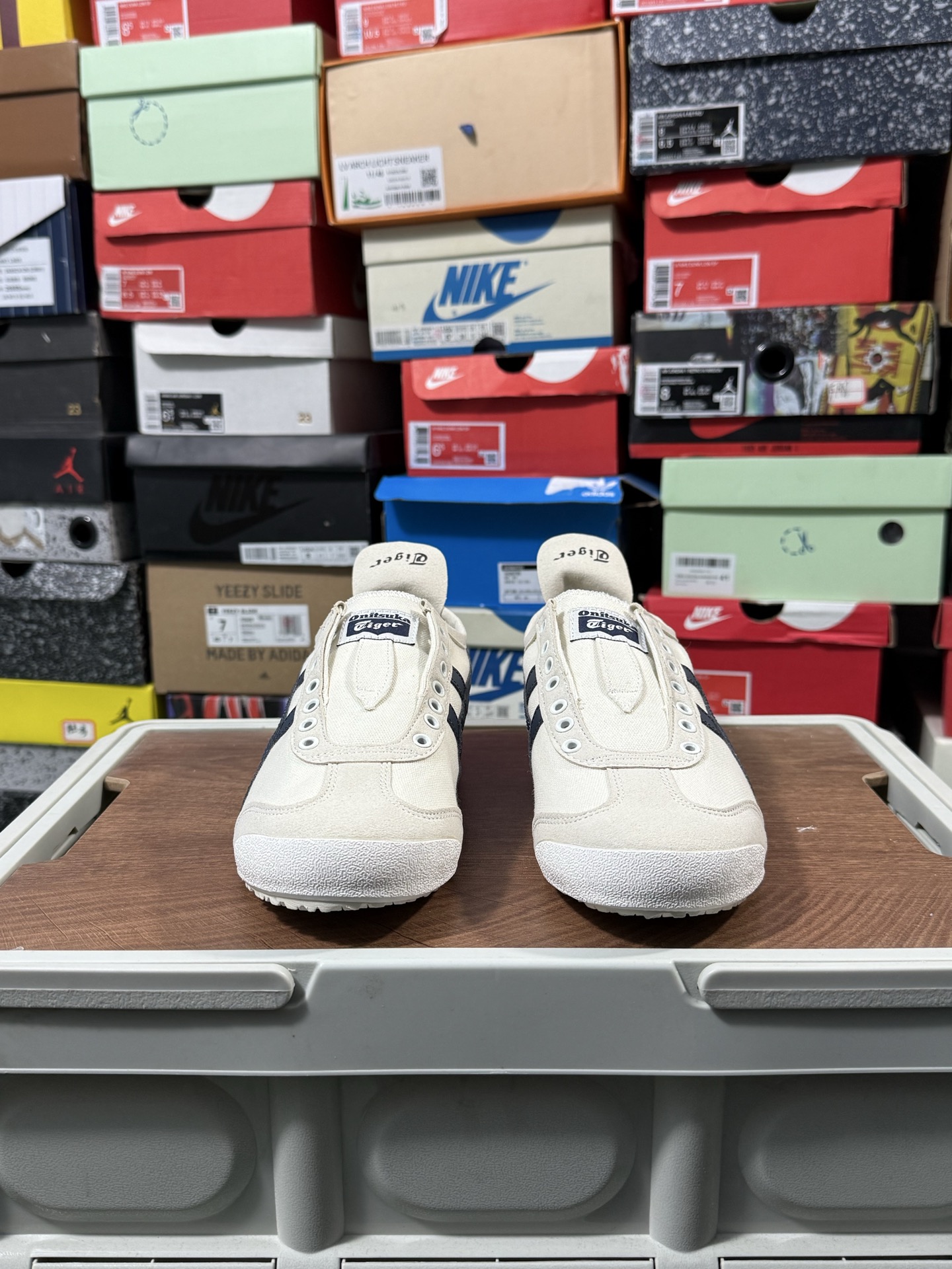 💰125 清仓特价头层皮🚑🚑
#C版头层福利 Onitsuka Tiger MEXICO 66 亚瑟士鬼冢虎复古经典板鞋 产品从款式颜色造型上体现出追求舒适和细节的完美 鞋类更是推崇手工制作的严谨与完美 融舒适性与可穿性的设计风格 注重细节的完美和别致魅力 既保持稳重 又不失轻松的时尚感 尺码:36 37 37.5 38 39 39.5 40 40.5 41.5 42 42.5 43.5 44 45
