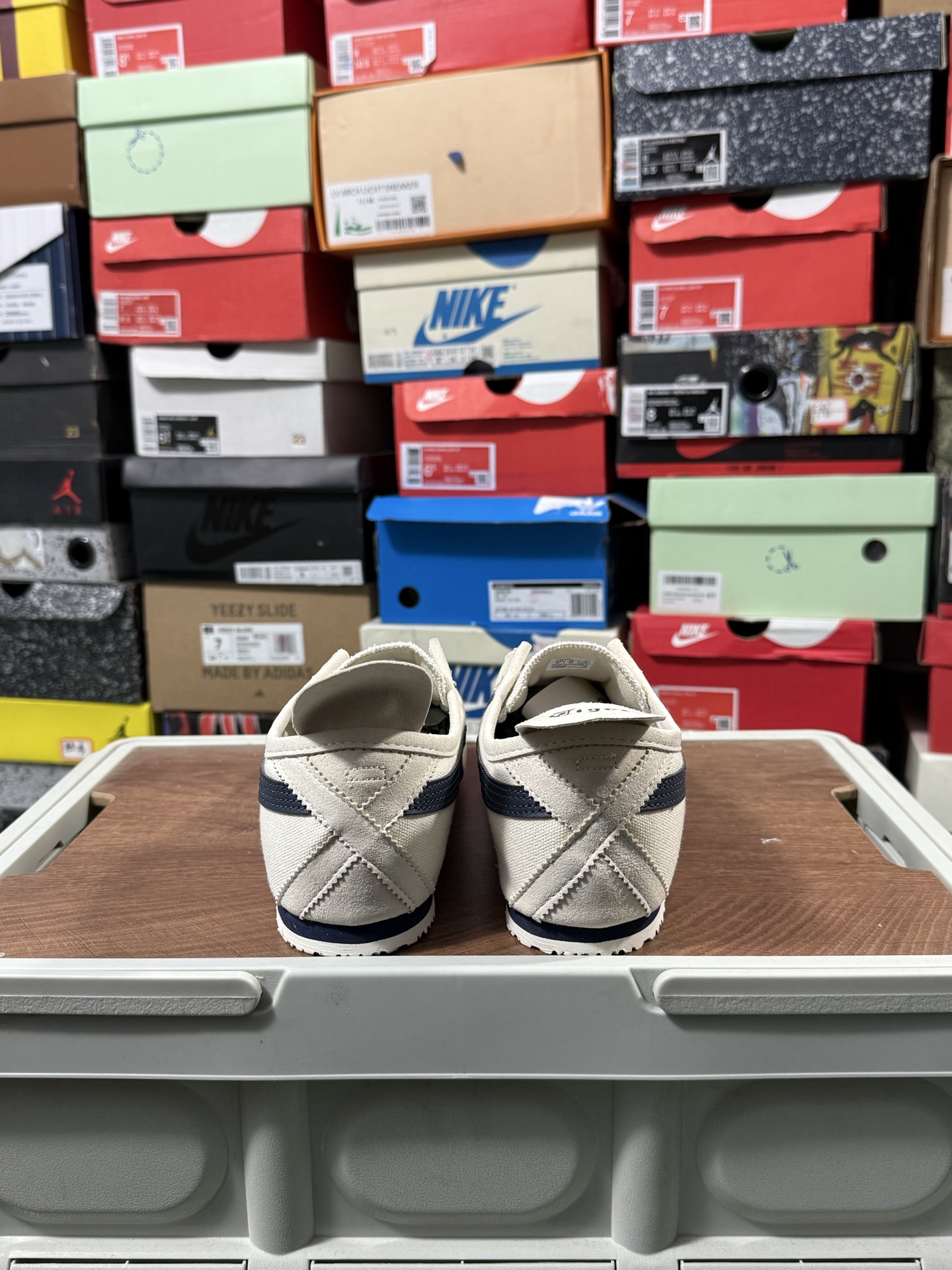 💰125 清仓特价头层皮🚑🚑
#C版头层福利 Onitsuka Tiger MEXICO 66 亚瑟士鬼冢虎复古经典板鞋 产品从款式颜色造型上体现出追求舒适和细节的完美 鞋类更是推崇手工制作的严谨与完美 融舒适性与可穿性的设计风格 注重细节的完美和别致魅力 既保持稳重 又不失轻松的时尚感 尺码:36 37 37.5 38 39 39.5 40 40.5 41.5 42 42.5 43.5 44 45
