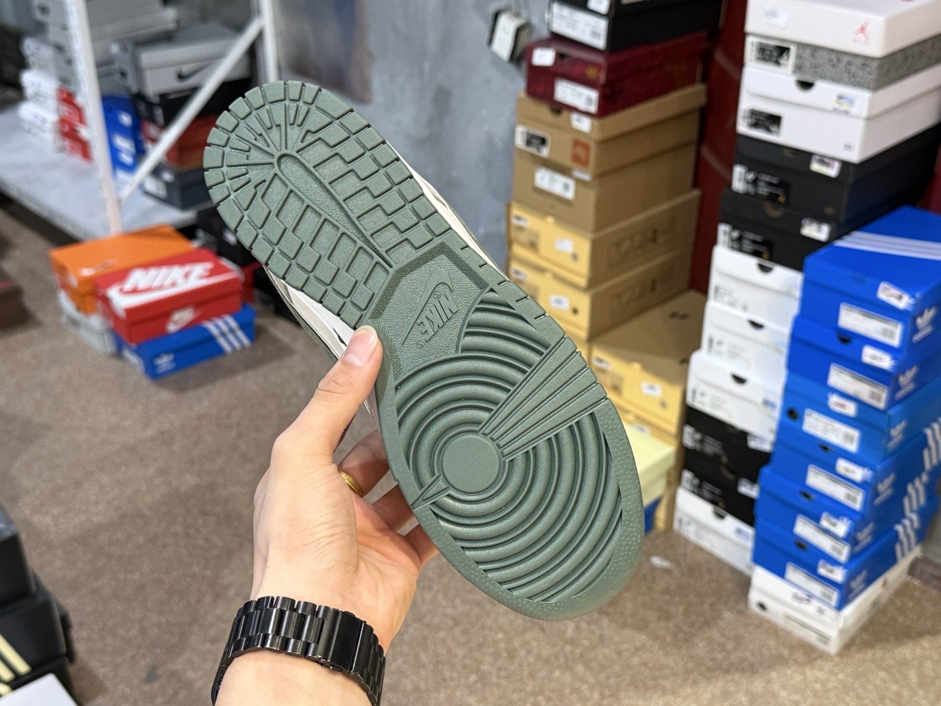 福利特价 集合图o🎈🎈🎈💰125 Nike SB Dunk Low “大友克洋”独家版型蒸餾加工帶來的是更好的视觉和脚感  清洁度 电绣工艺 皮料切割干净无任何毛边 细节完美官方货号：LF0039 005 尺码：36-47 半码 46 47少量

👉