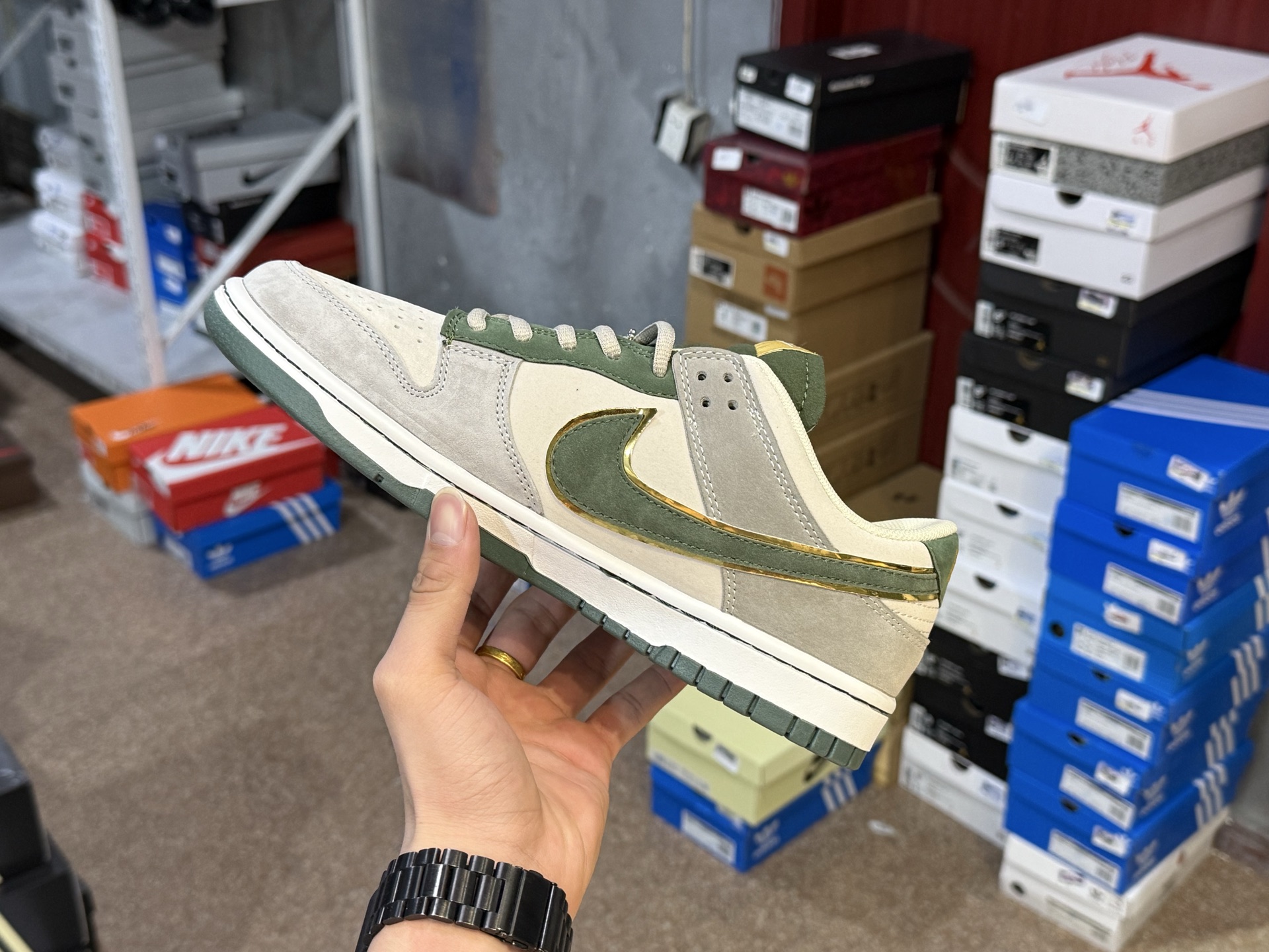 福利特价 集合图o🎈🎈🎈💰125 Nike SB Dunk Low “大友克洋”独家版型蒸餾加工帶來的是更好的视觉和脚感  清洁度 电绣工艺 皮料切割干净无任何毛边 细节完美官方货号：LF0039 005 尺码：36-47 半码 46 47少量

👉
