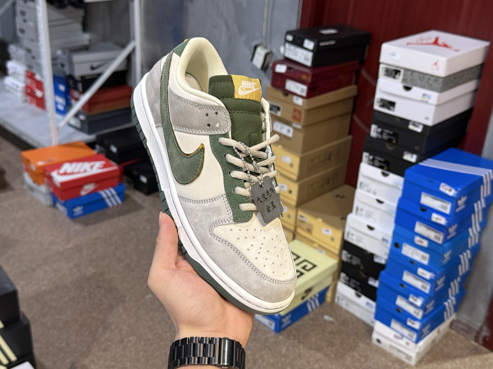 福利特价 集合图o🎈🎈🎈💰125 Nike SB Dunk Low “大友克洋”独家版型蒸餾加工帶來的是更好的视觉和脚感  清洁度 电绣工艺 皮料切割干净无任何毛边 细节完美官方货号：LF0039 005 尺码：36-47 半码 46 47少量

👉