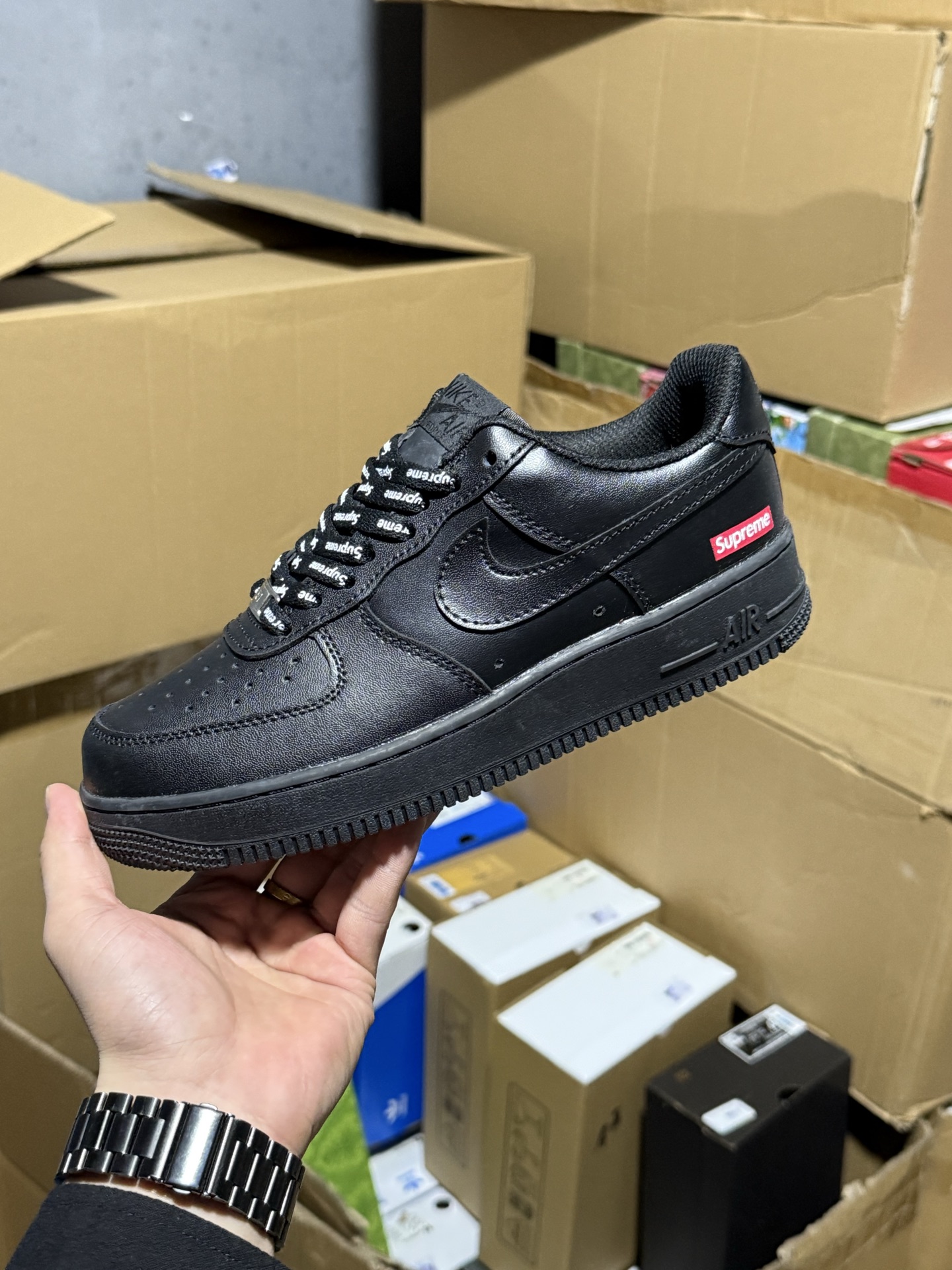 💰145  性价比产物👊🏻 
耐克 Nike Air Force 1 '07空军一号 中帮百搭休闲运动板鞋。柔软、弹性十足的缓震性能和出色的中底设计，横跨复古与现代的外型结合，造就出风靡全球三十多年的Force1   36-45没半码




立即抢购👉