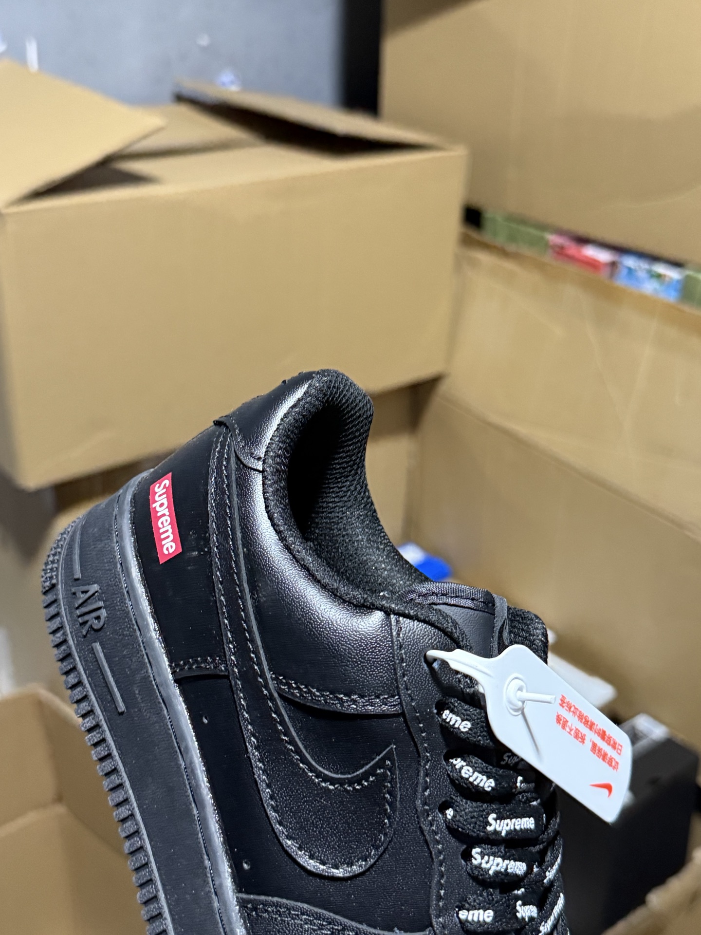 💰145  性价比产物👊🏻 
耐克 Nike Air Force 1 '07空军一号 中帮百搭休闲运动板鞋。柔软、弹性十足的缓震性能和出色的中底设计，横跨复古与现代的外型结合，造就出风靡全球三十多年的Force1   36-45没半码




立即抢购👉