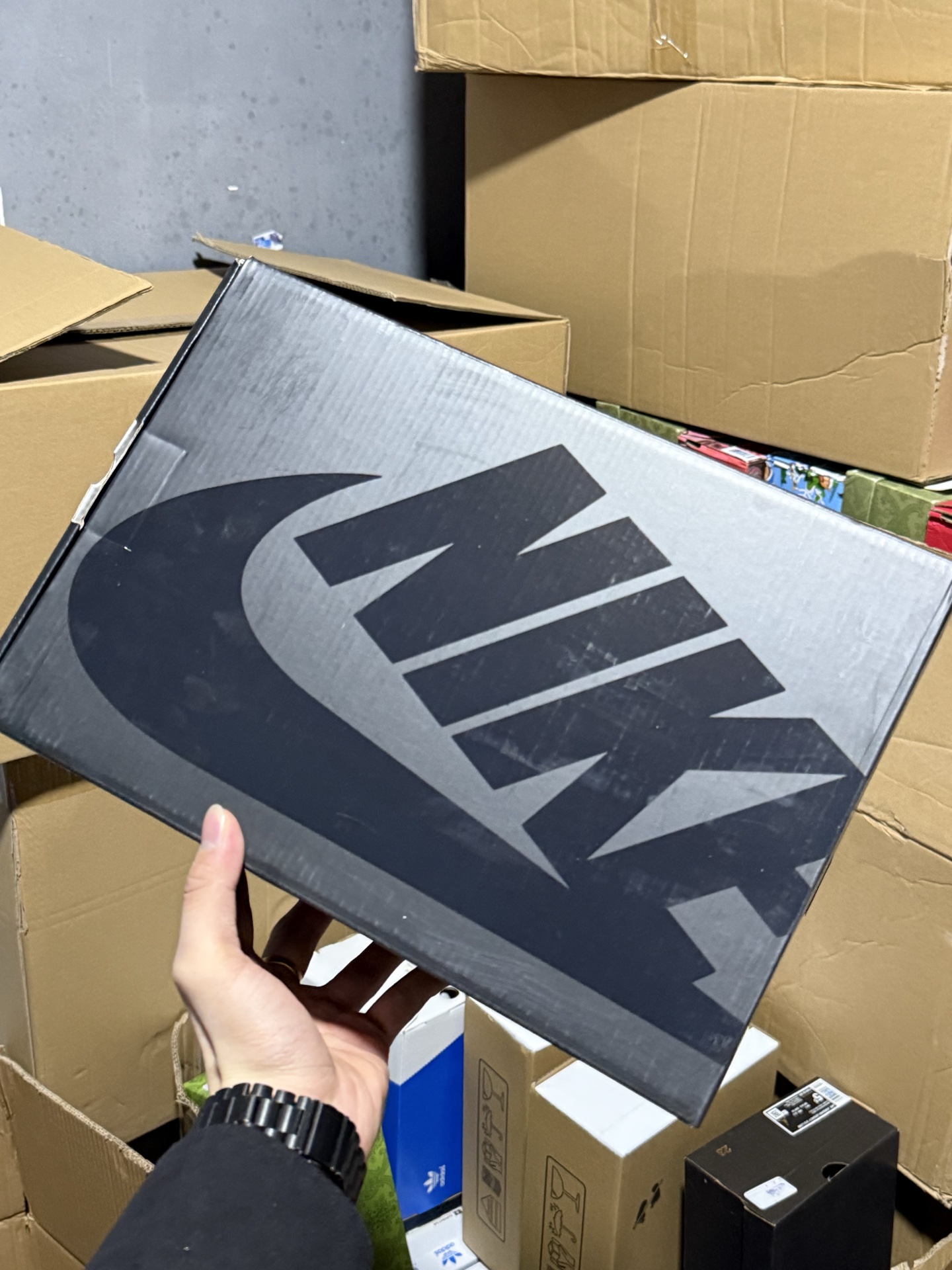 💰145  性价比产物👊🏻 
耐克 Nike Air Force 1 '07空军一号 中帮百搭休闲运动板鞋。柔软、弹性十足的缓震性能和出色的中底设计，横跨复古与现代的外型结合，造就出风靡全球三十多年的Force1   36-45没半码




立即抢购👉