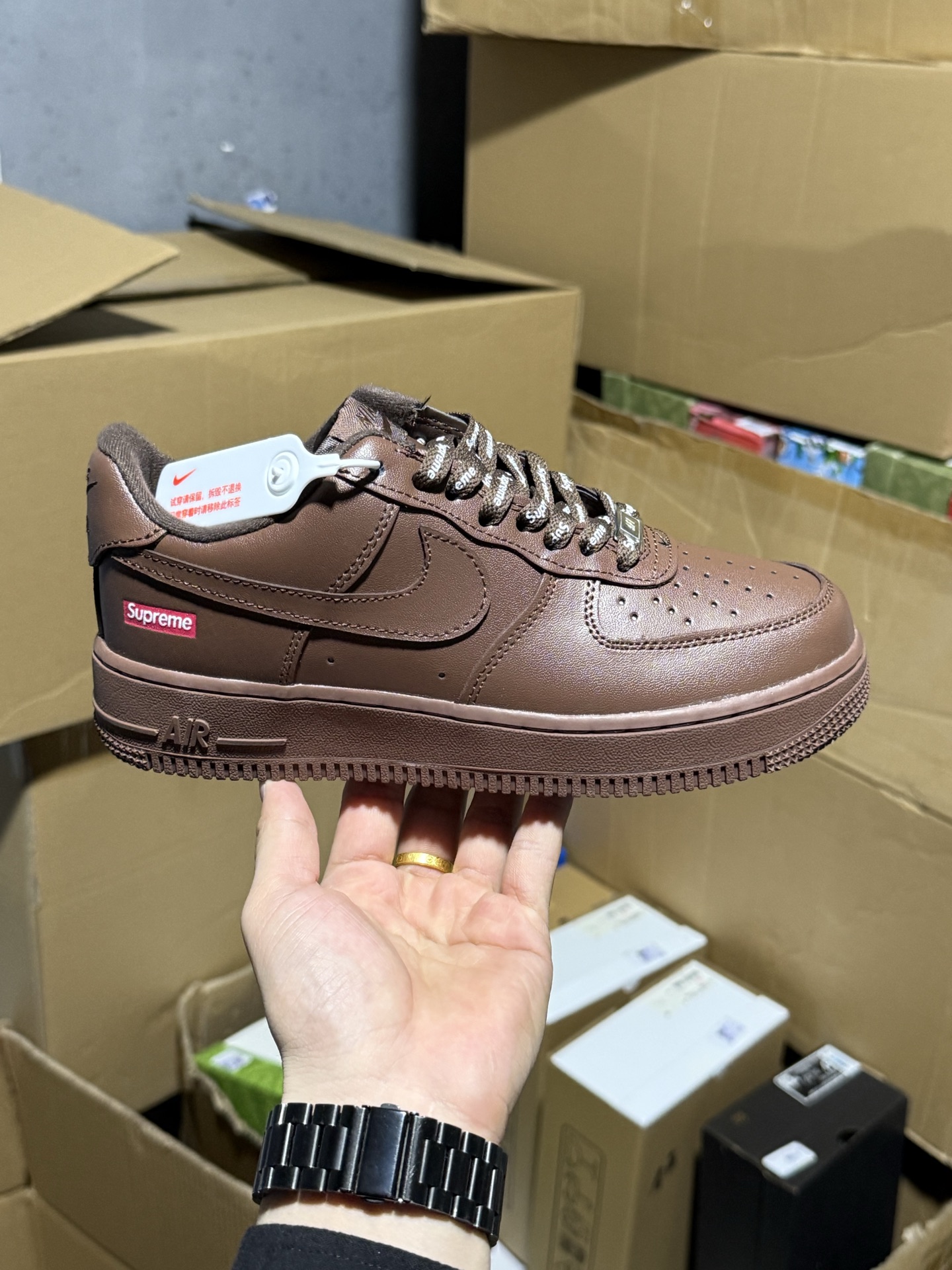 💰145  性价比产物👊🏻 
耐克 Nike Air Force 1 '07空军一号 中帮百搭休闲运动板鞋。柔软、弹性十足的缓震性能和出色的中底设计，横跨复古与现代的外型结合，造就出风靡全球三十多年的Force1   36-45没半码




立即抢购👉