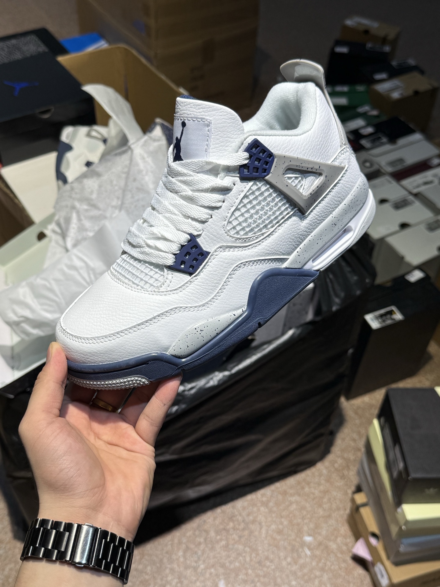 💰110  外贸专供  Air Jordan 4 SE “University Blue”白奥利奥 乔丹AJ4中帮休闲运动篮球鞋 只需一看便知鞋款身份的独一无二。 。这款鞋子可以称为绝佳颜值,鞋身以大面积白色呈现,营造简约的视觉氛围。灰色鞋带孔与中底均缀有黑色泼墨,搭配上鞋舌的红色Jumpman Logo,进一步拉升视觉表现。码数🔜36-45



立即抢购👉

立即抢购👉